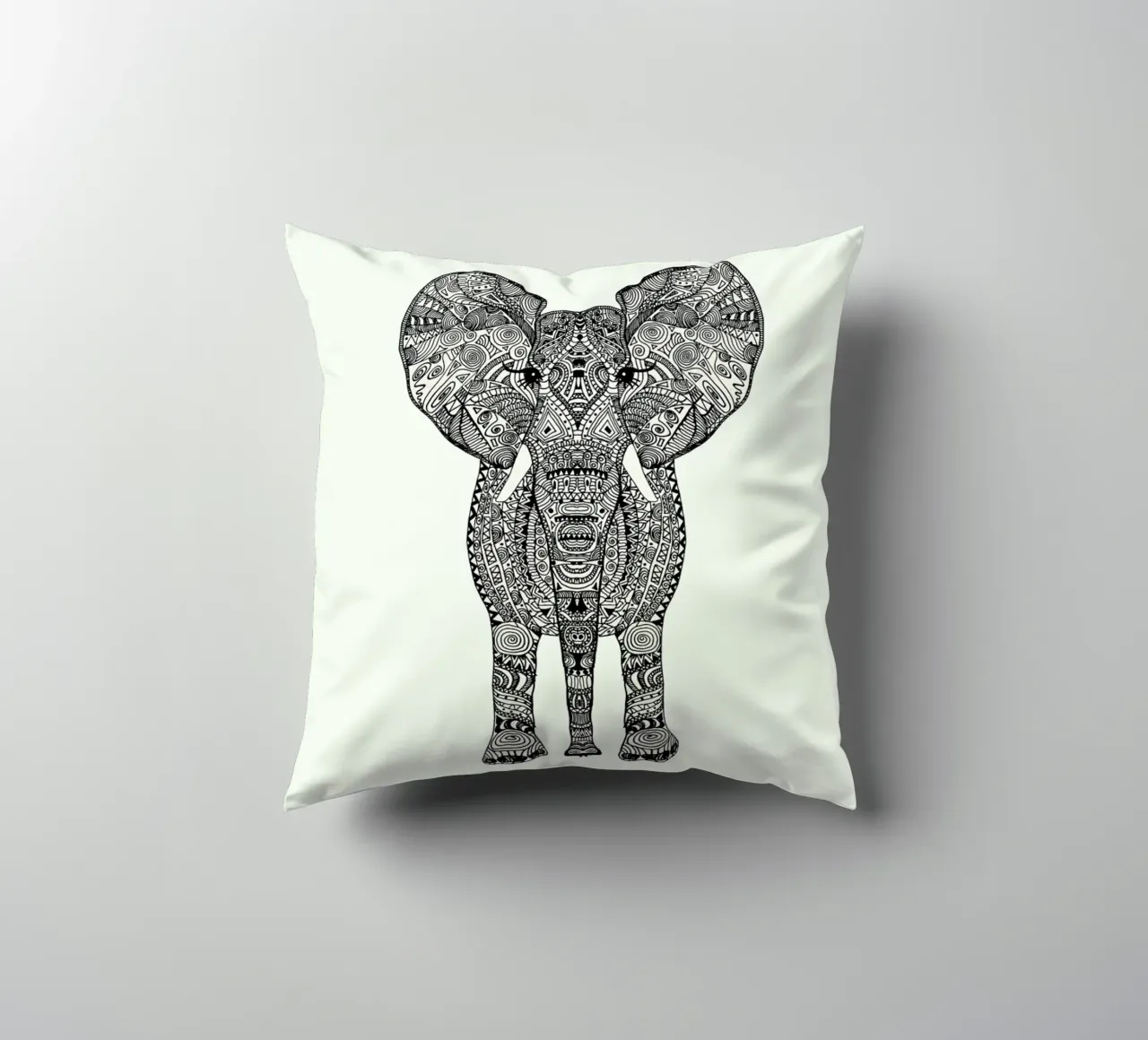 Aztec Elephant Tattoo Style cuscino da Monika Strigel