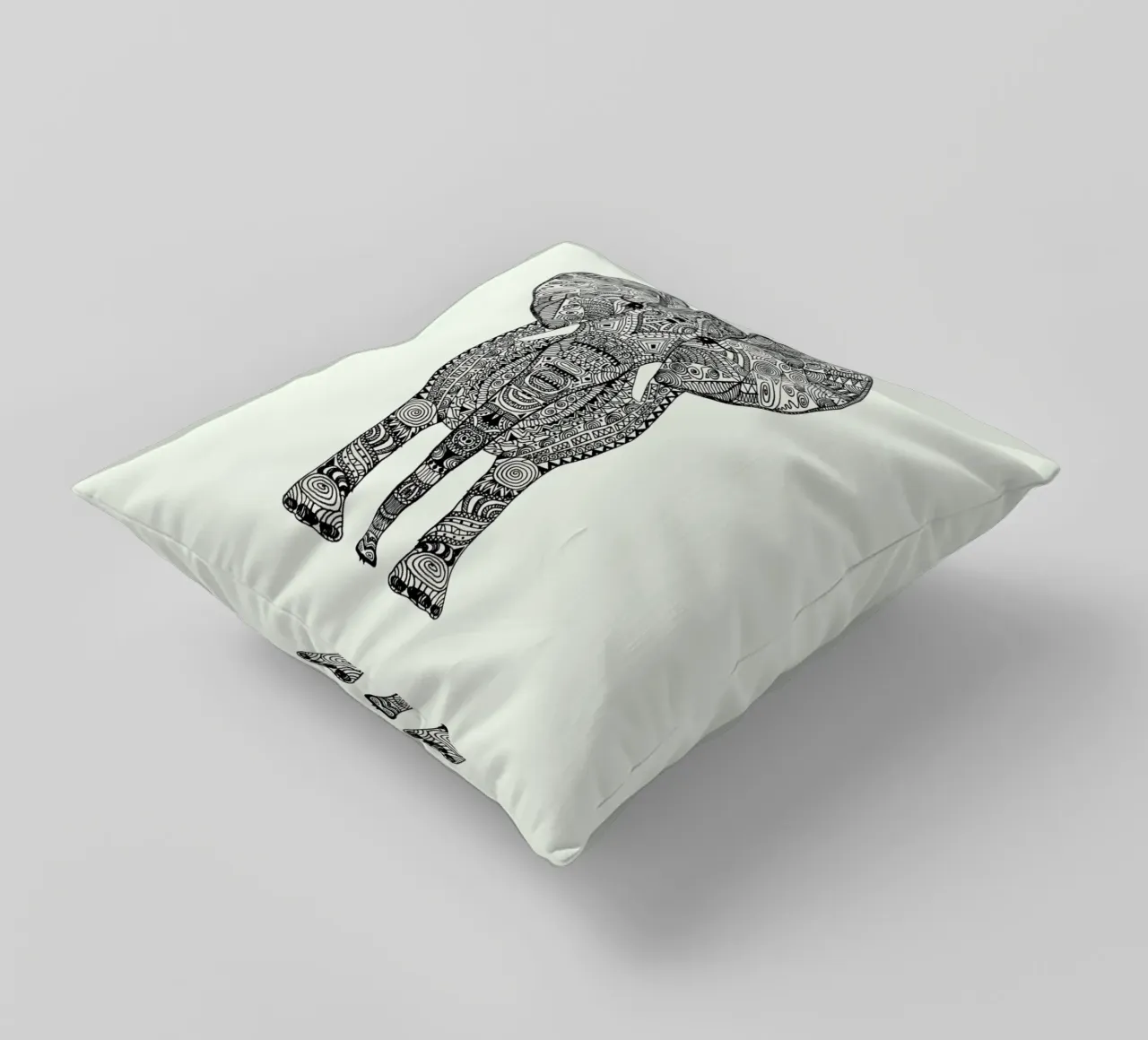 Aztec Elephant Tattoo Style cuscino da Monika Strigel