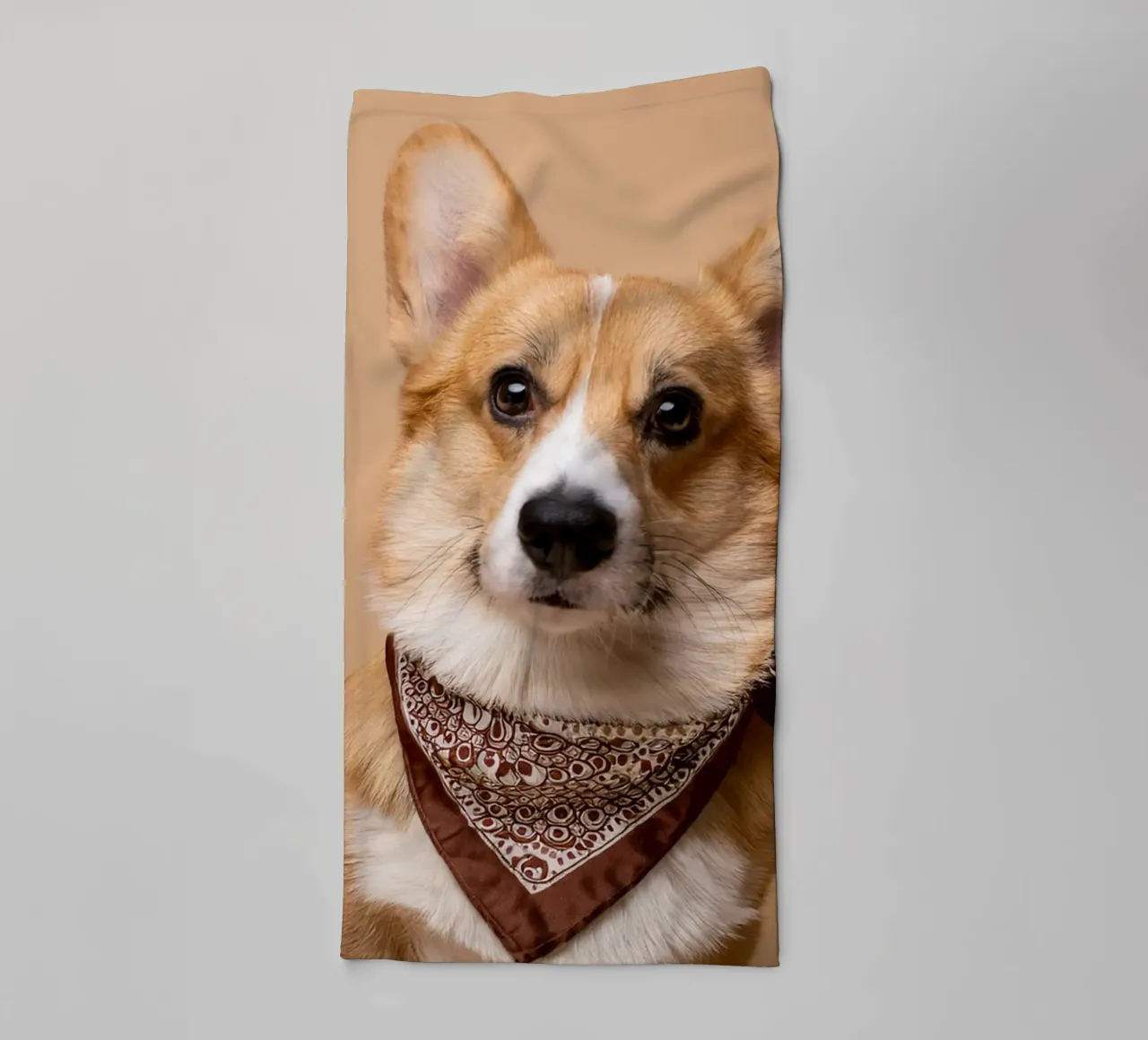 Charmant Corgi dans un bandana stylé | Adorable portrait de chien serviette de bain de FlexiDesignsByK