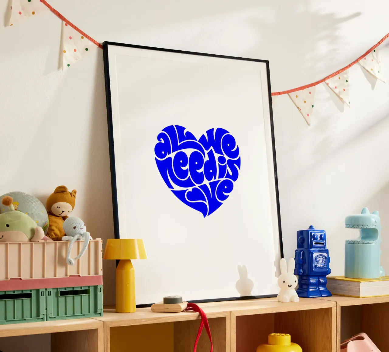 alles, was wir brauchen, ist Liebe, Motivationsschreiben Zitat Poster mit Aluminium Rahmen von The True Type