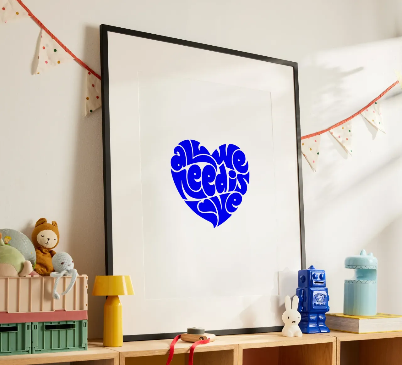 alles, was wir brauchen, ist Liebe, Motivationsschreiben Zitat Poster mit Aluminium Rahmen von The True Type