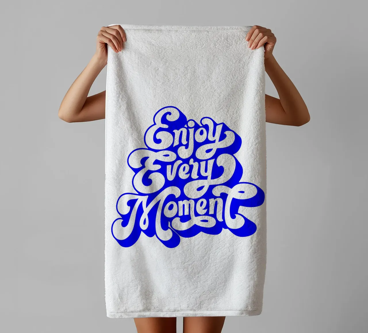 disfruta de cada momento, frase motivadora toalla de baño de The True Type