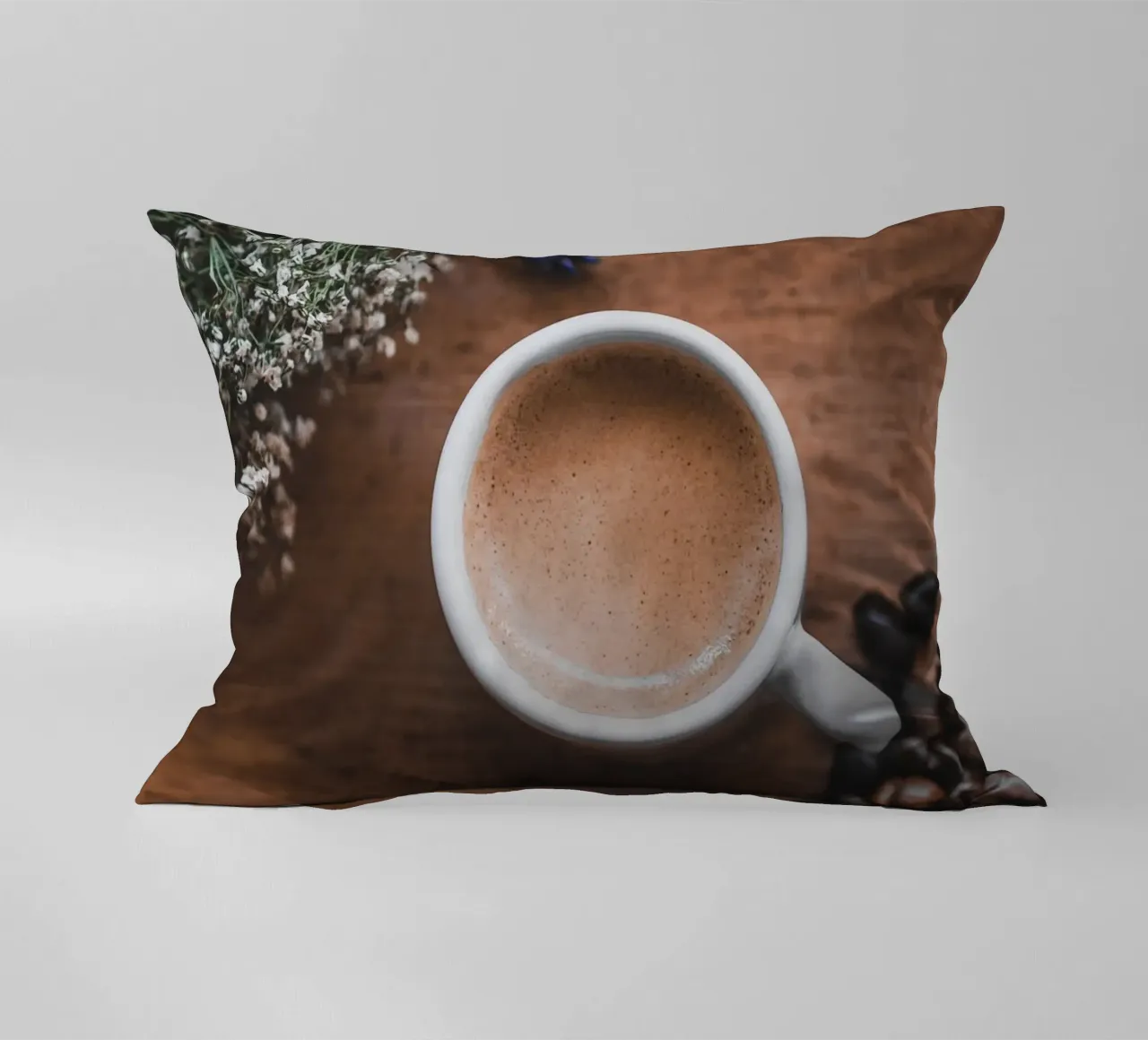 Mediterraner Espresso mit Lavendel cuscino da Carinaprint
