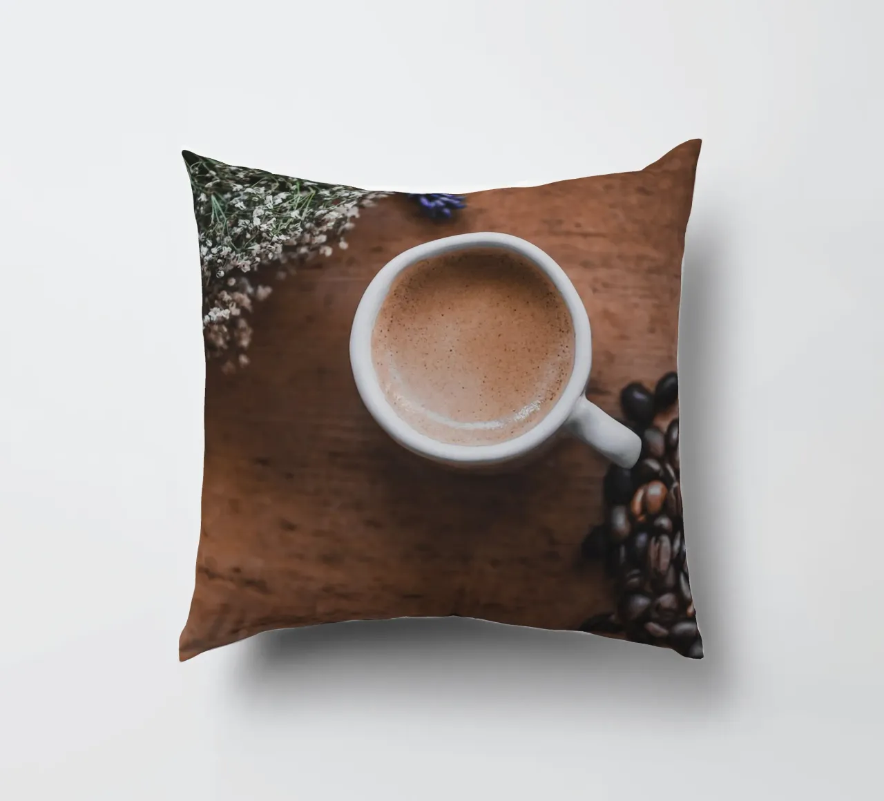Mediterraner Espresso mit Lavendel cuscino da Carinaprint
