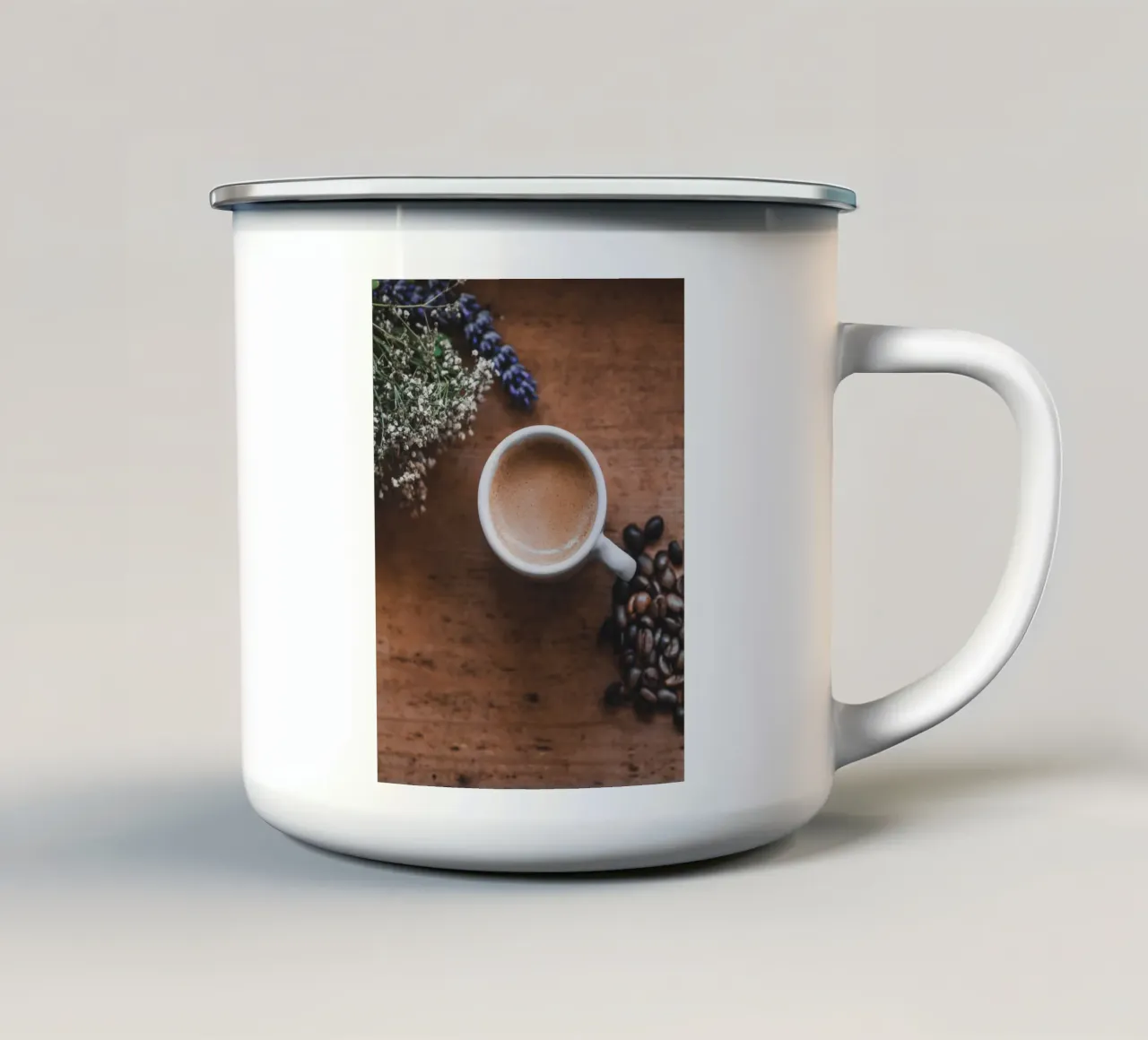 Mediterraner Espresso mit Lavendel tazza in smalto da Carinaprint