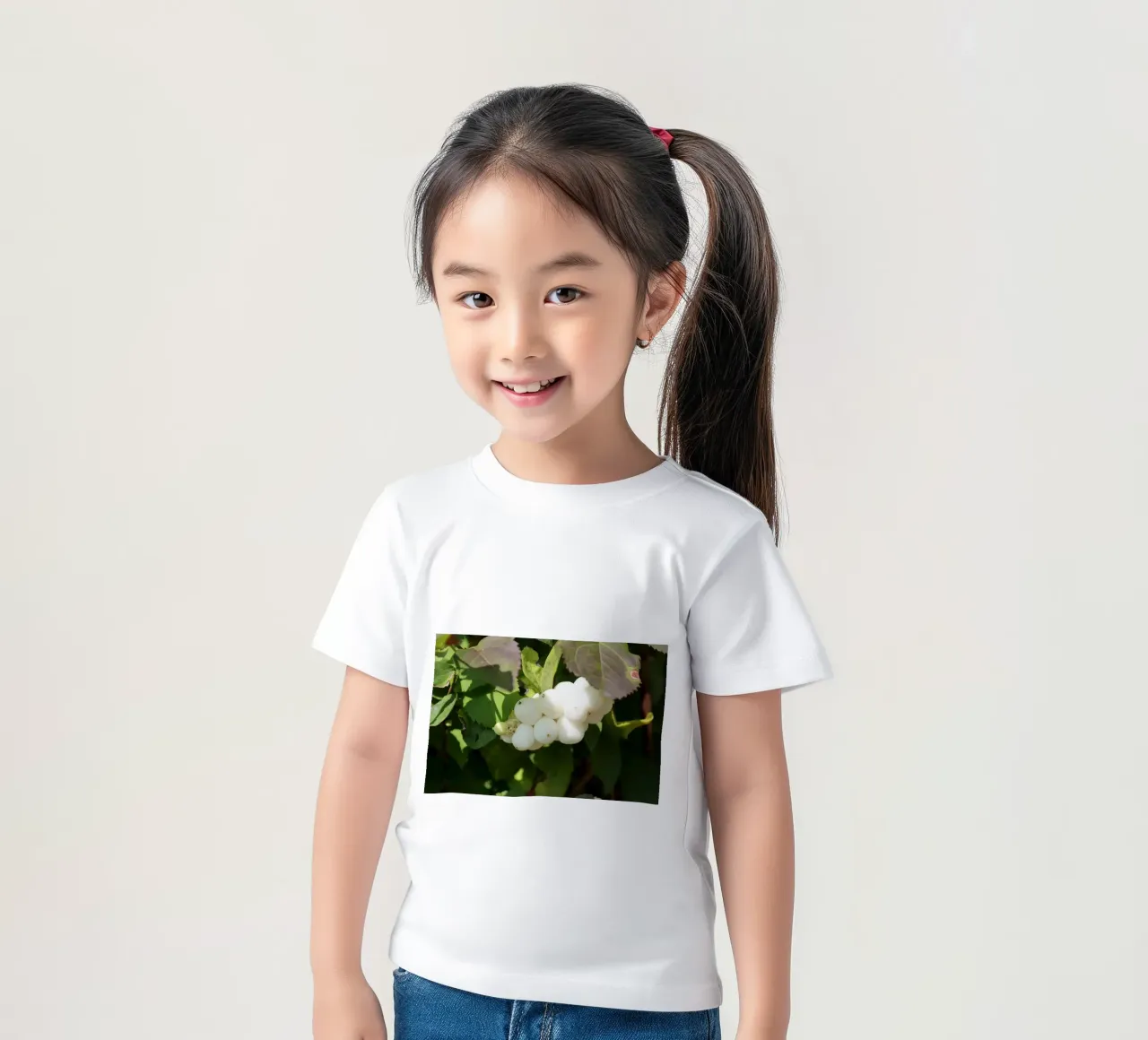 bacche di neve piene t-shirt bambini da Alexandra Joseph Fotomomente