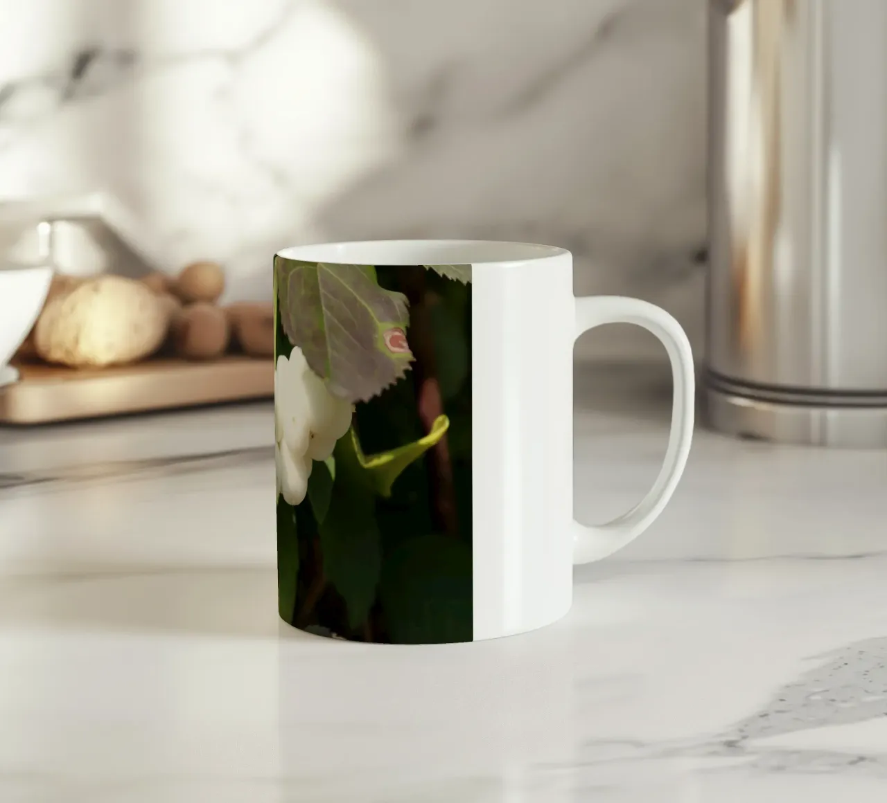 bacche di neve piene tazza in ceramica da Alexandra Joseph Fotomomente