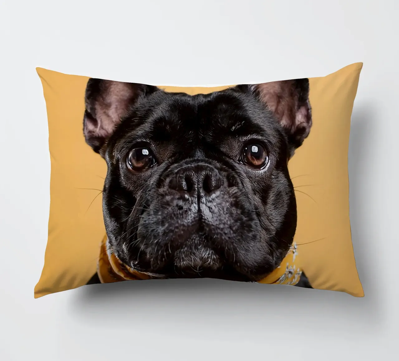Chien d'arrêt à la mode dans un bandana jaune | Art canin moderne coussin de FlexiDesignsByK