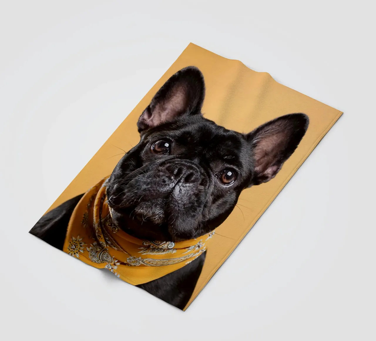 Chien d'arrêt à la mode dans un bandana jaune | Art canin moderne plaid polaire de FlexiDesignsByK
