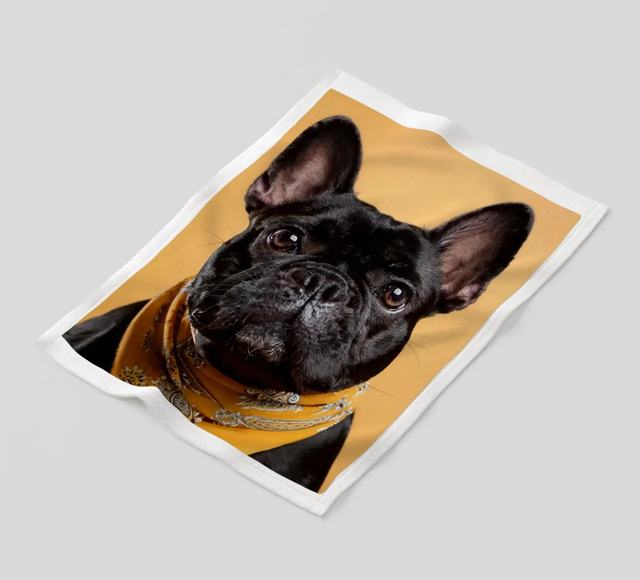 Chien d'arrêt à la mode dans un bandana jaune | Art canin moderne plaid polaire de FlexiDesignsByK