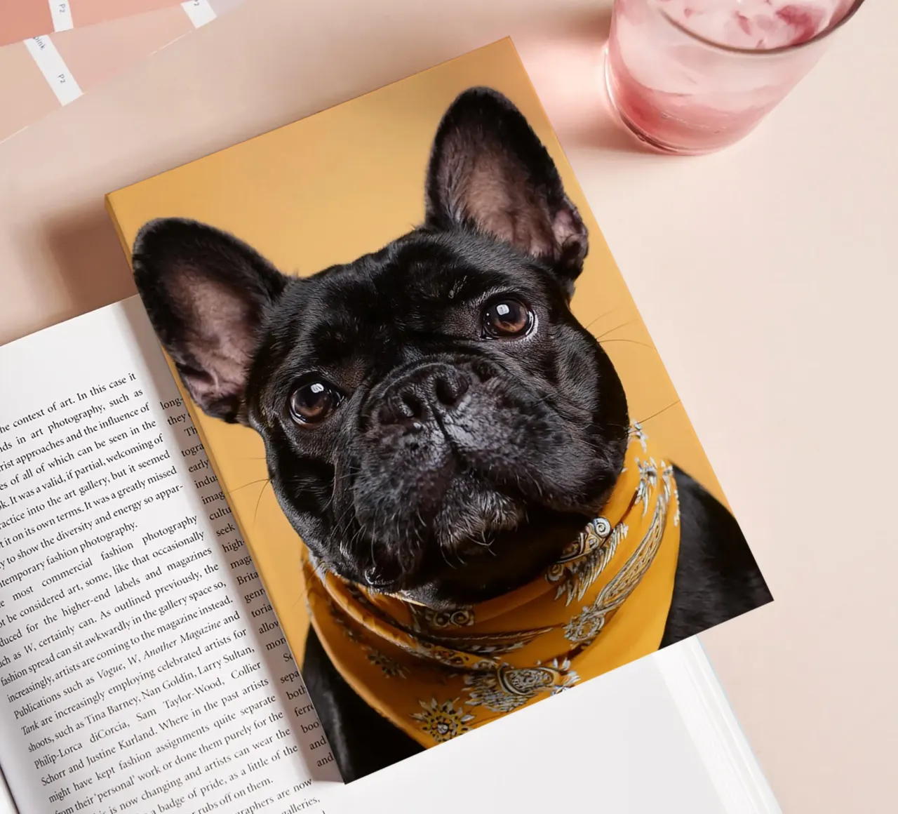Chien d'arrêt à la mode dans un bandana jaune | Art canin moderne carnet de notes de FlexiDesignsByK