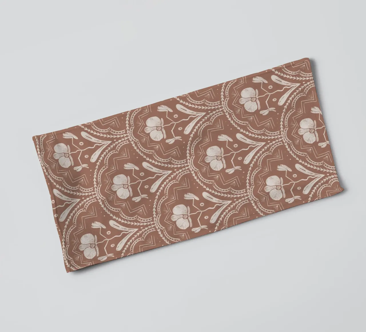 Orchid Tiles - Mocha Mousse asciugamano da bagno da anisillustration