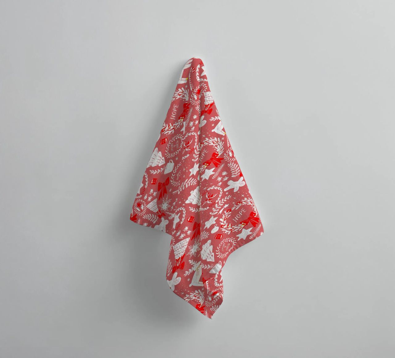 Magical Christmas Pattern in Red asciugamano da bagno da anisillustration