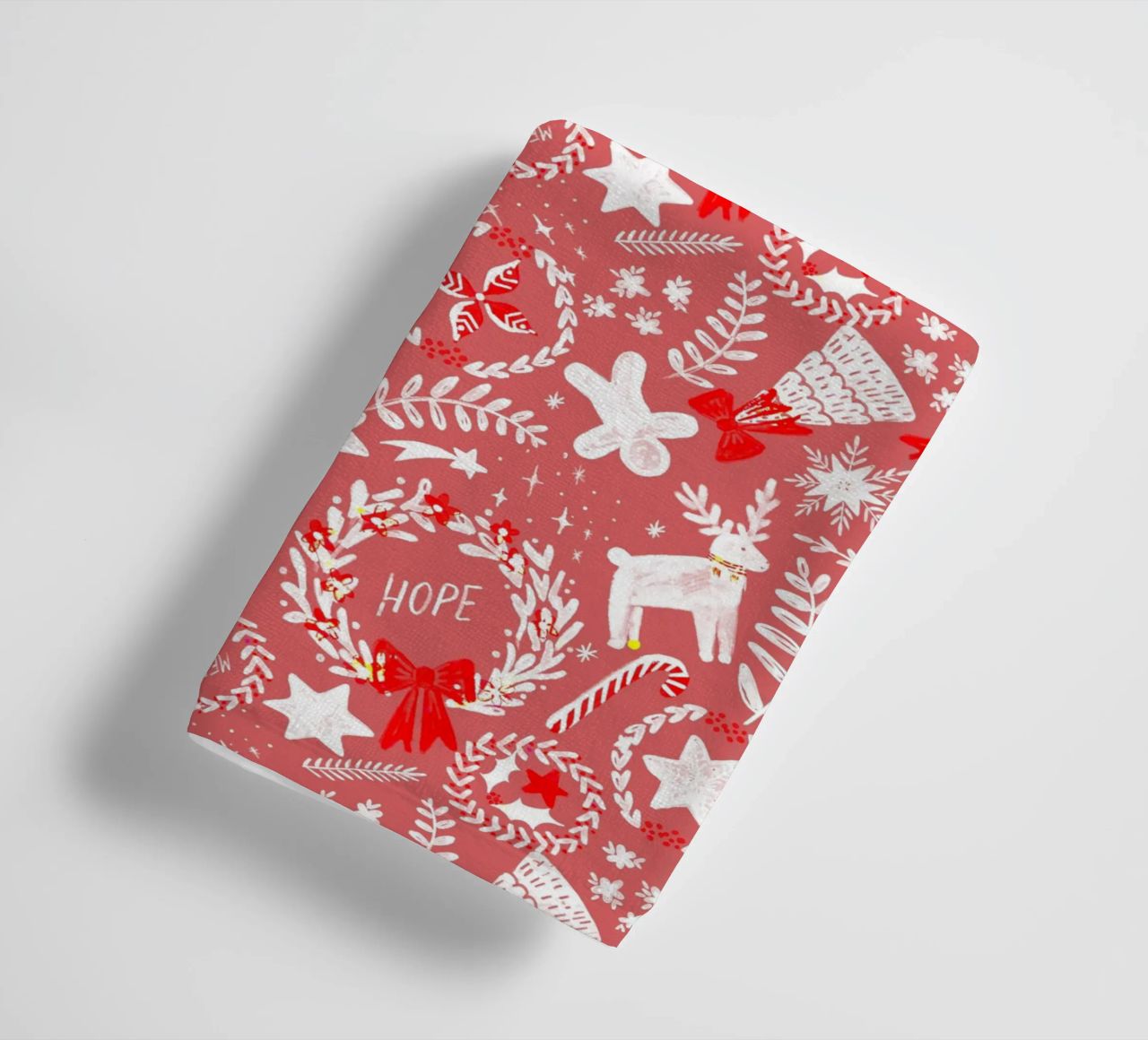 Magical Christmas Pattern in Red asciugamano da bagno da anisillustration