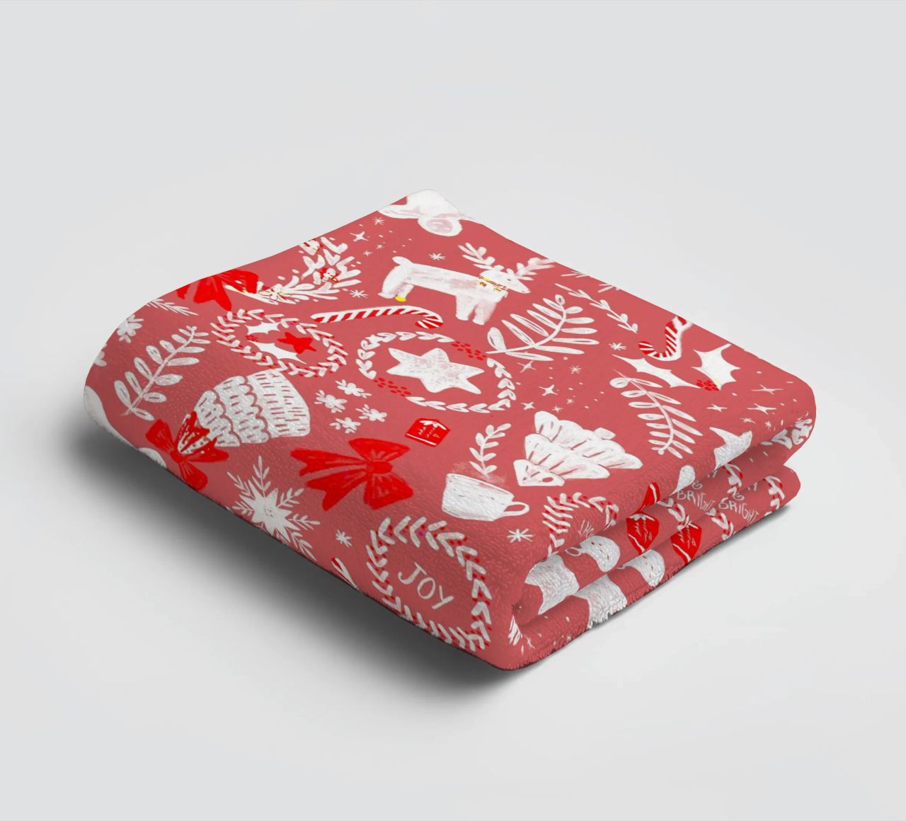 Magical Christmas Pattern in Red asciugamano da bagno da anisillustration