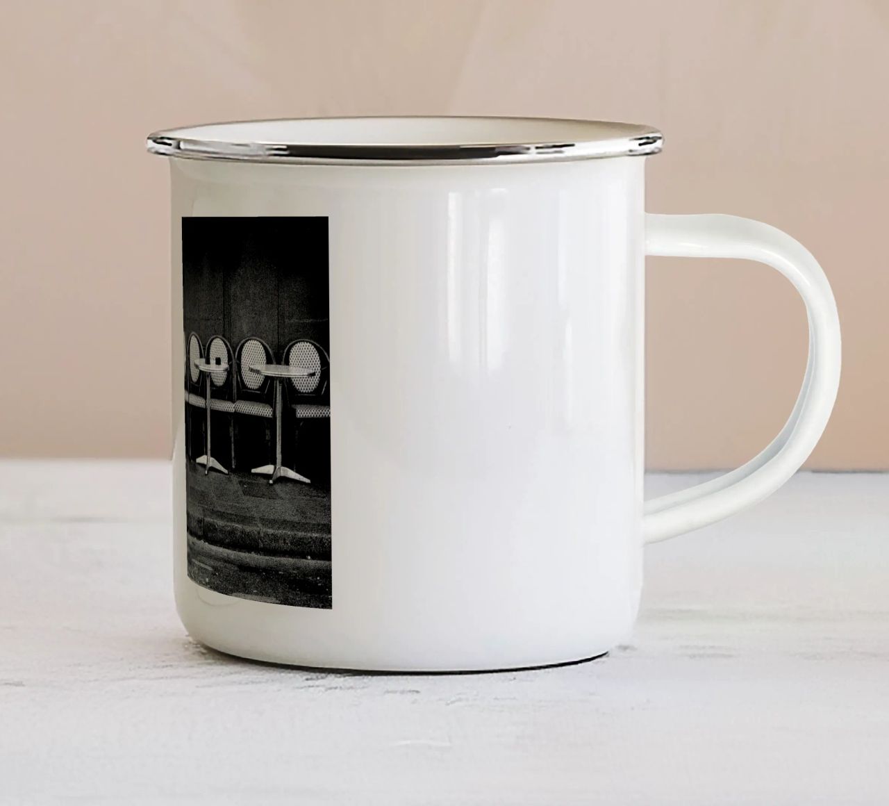 Ready for Use tazza in smalto da Sophie Etchart