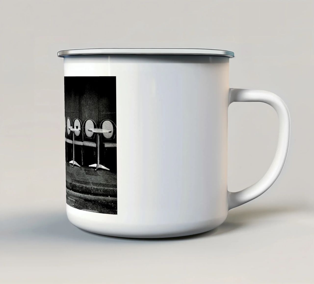 Ready for Use tazza in smalto da Sophie Etchart