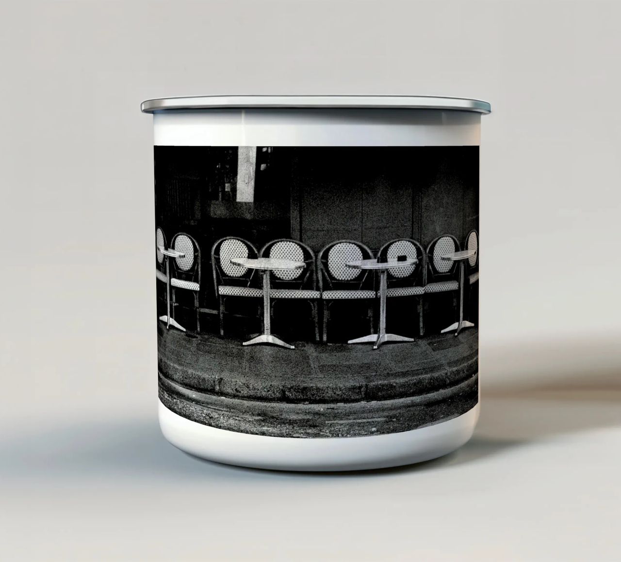 Ready for Use tazza in smalto da Sophie Etchart