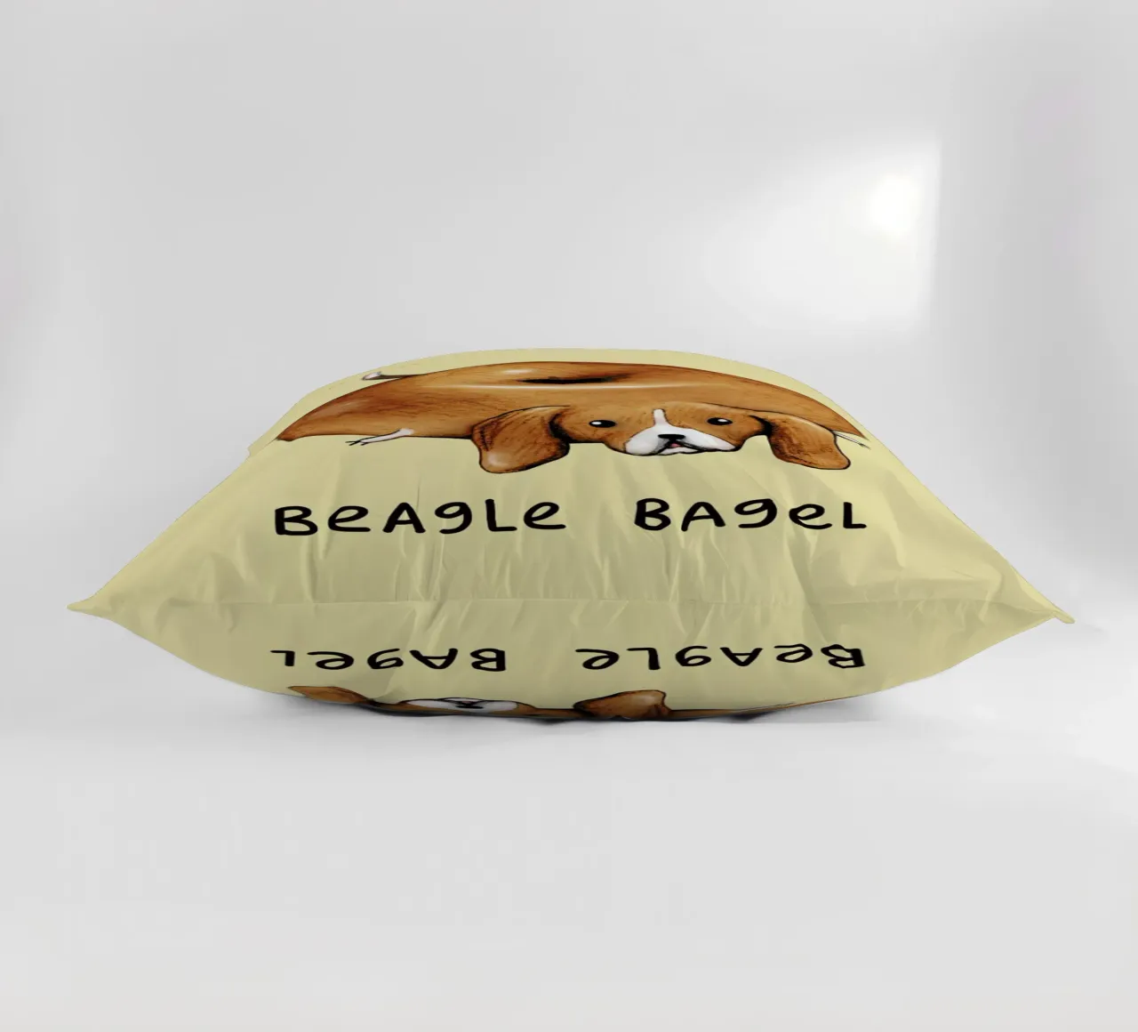 Beagle Bagel cuscino da Sophie Corrigan