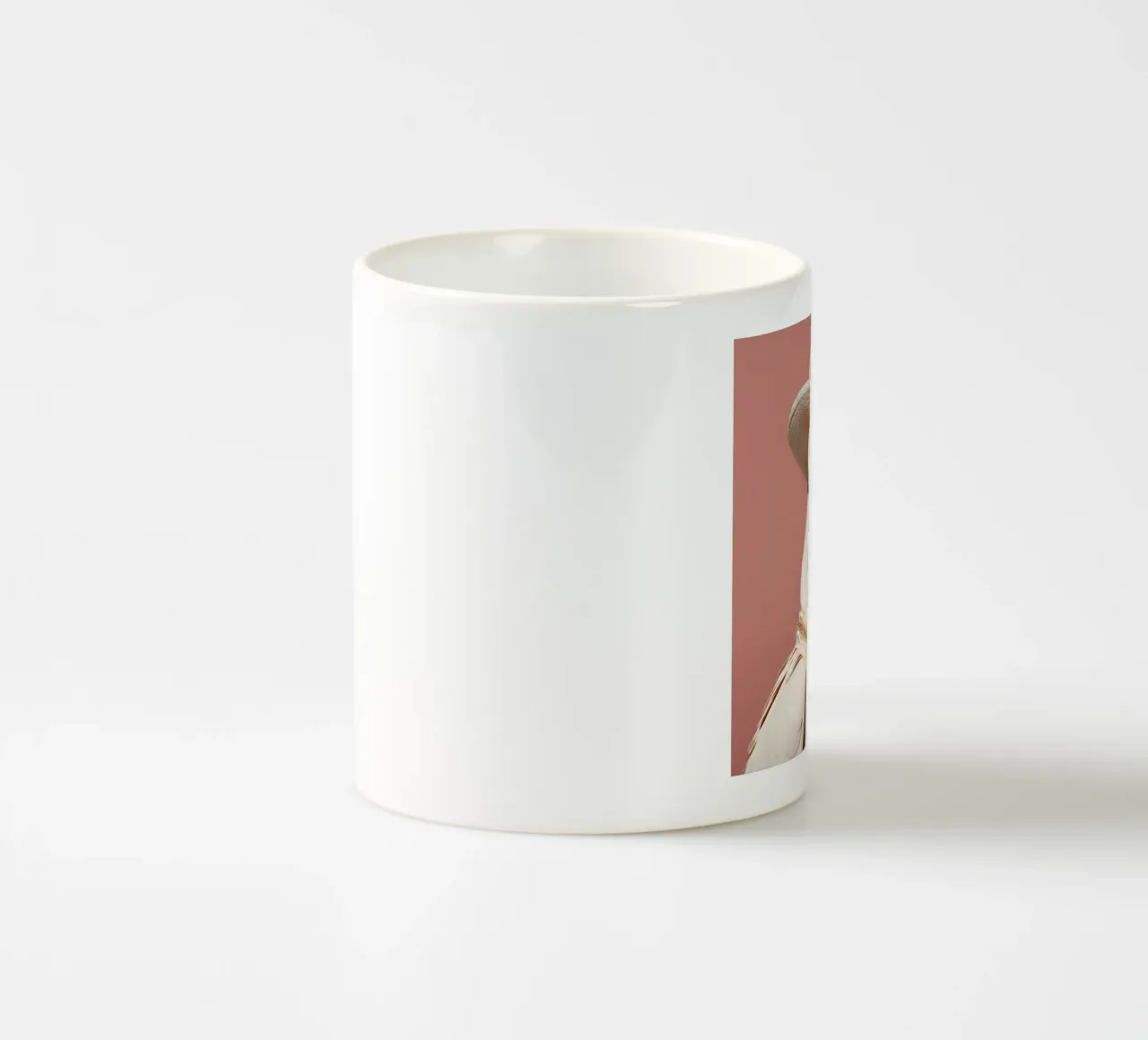 Cacatua elegante con cappello e perle | Uccello sofisticato Ar tazza in ceramica da FlexiDesignsByK