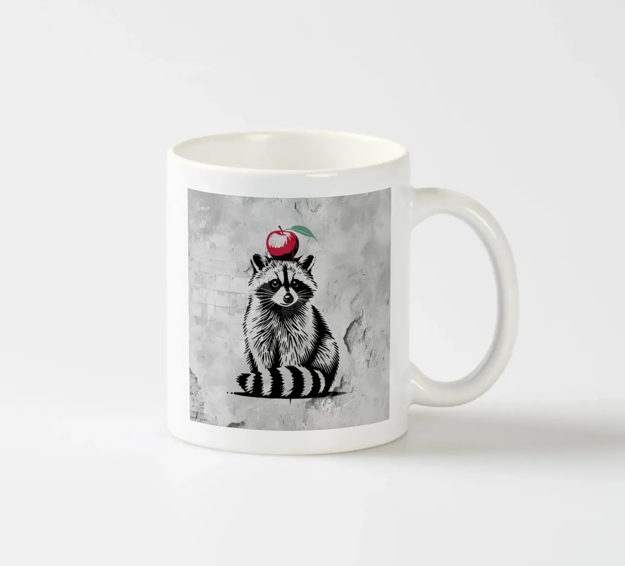 Waschbär mit Apfel – Verspieltes Stencil-Design Keramik Tasse von namosh