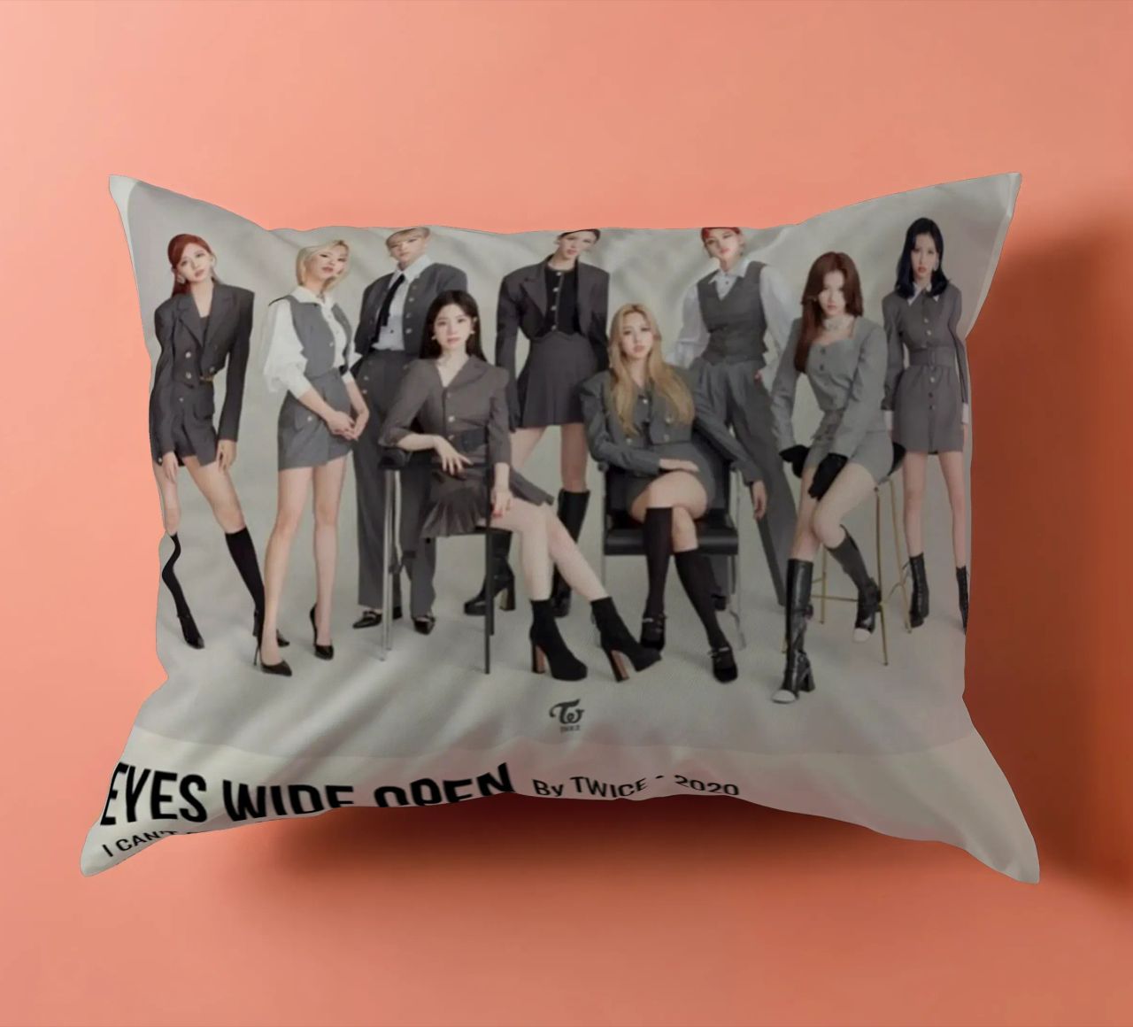 EYES WIDE OPEN BY TWICE - 2020 cuscino da SoundStudio