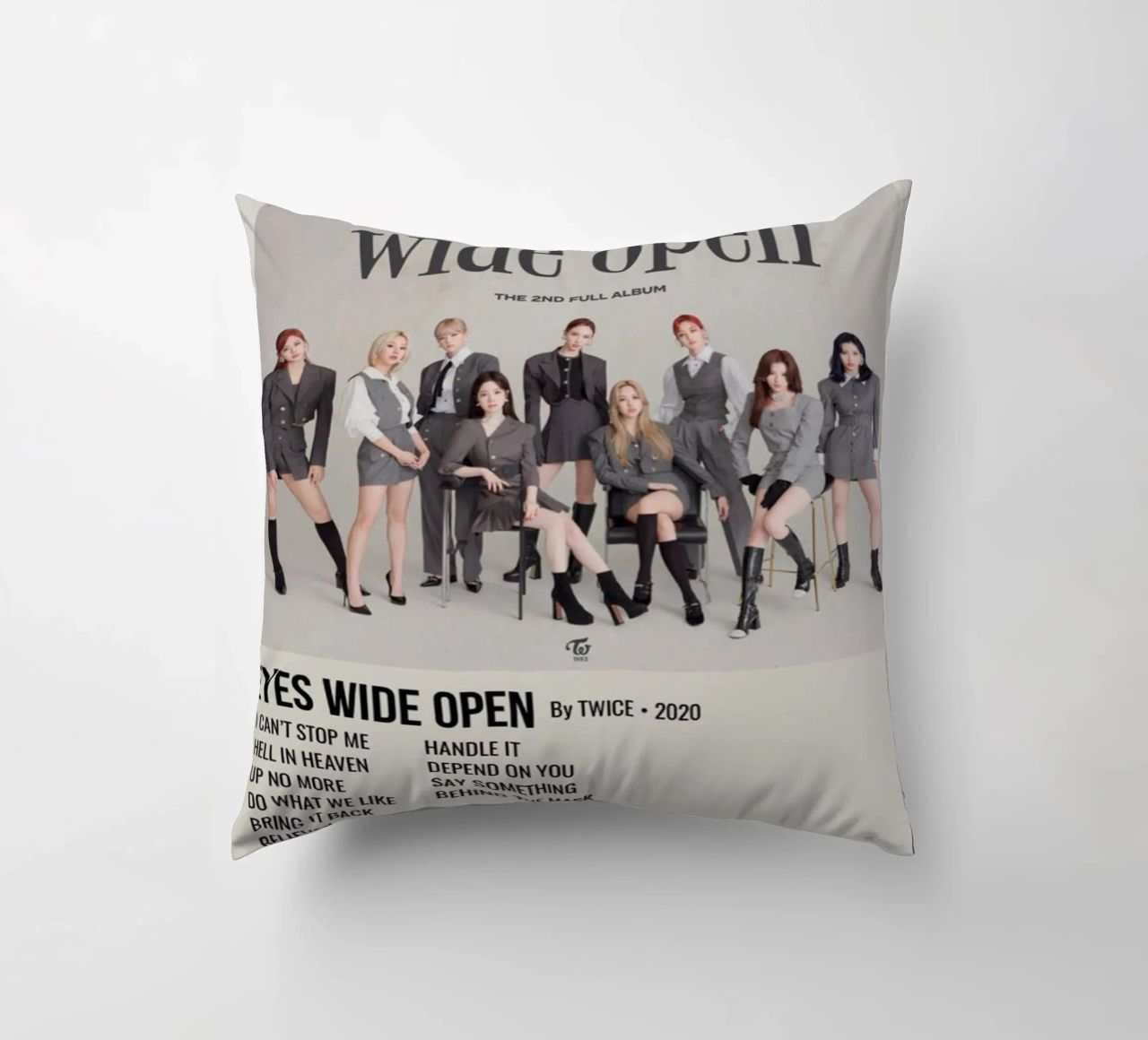 EYES WIDE OPEN BY TWICE - 2020 cuscino da SoundStudio