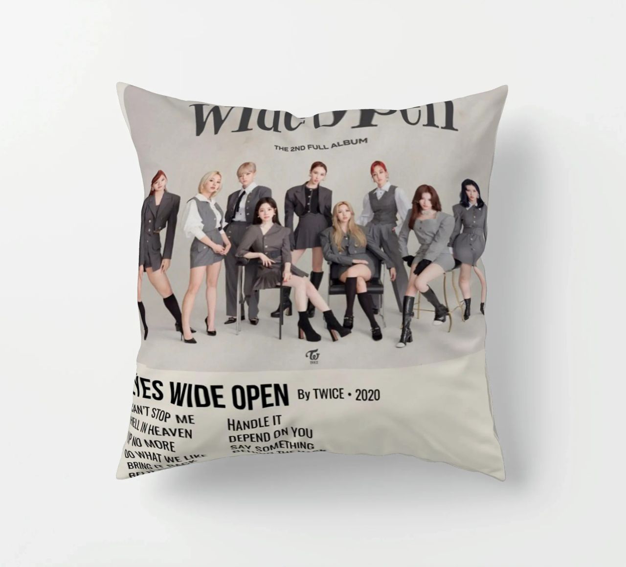 EYES WIDE OPEN BY TWICE - 2020 cuscino da SoundStudio
