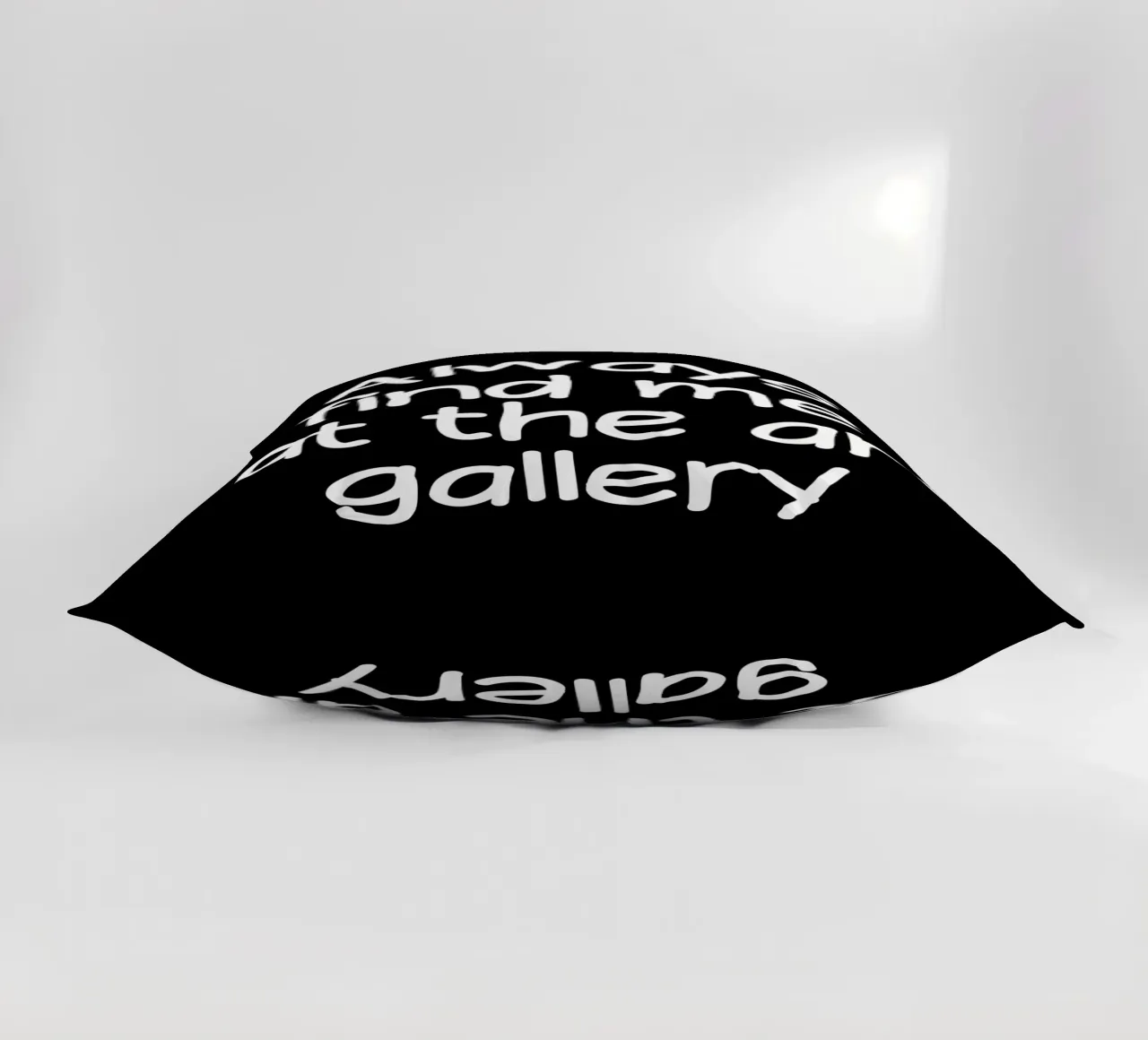 Always find me at the art gallery cuscino da happieeagle
