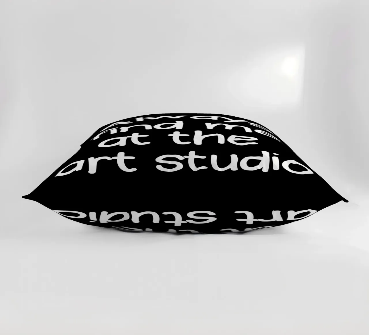 Always find me at the art studio cuscino da happieeagle