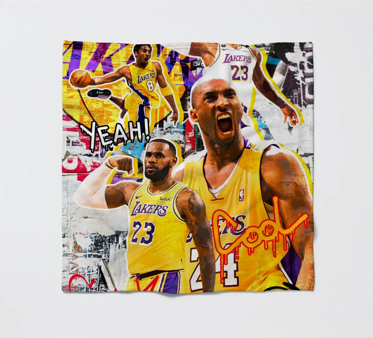 Kobe Bryant and Lebron James coperta in pile da tenten