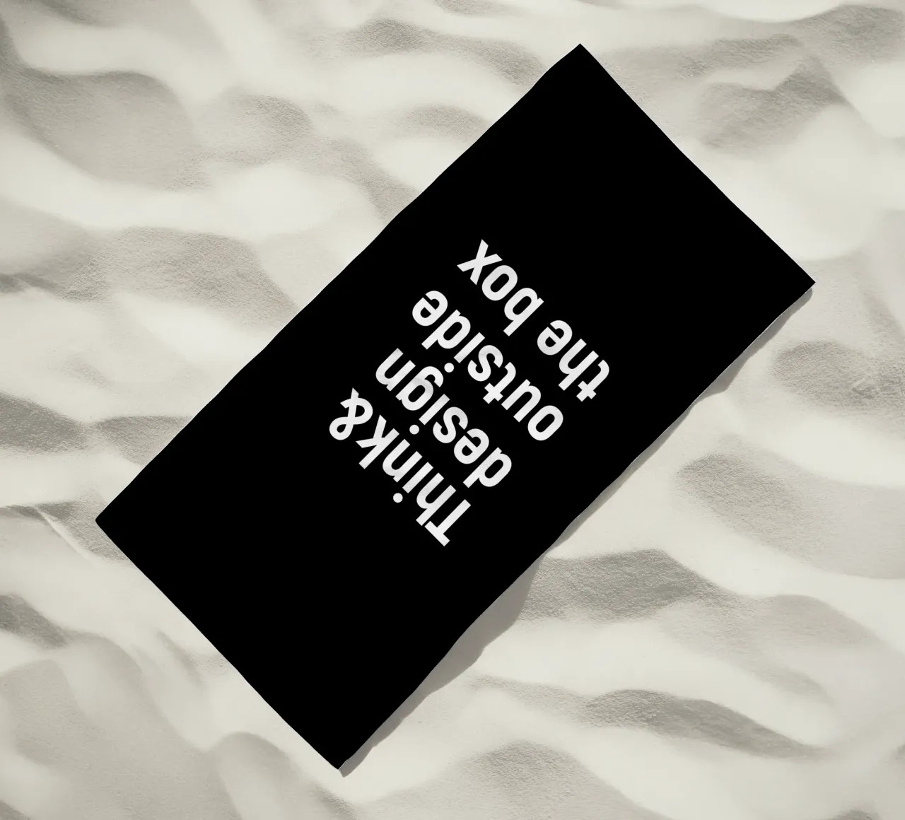 Think and design outside the box strandhanddoek van happieeagle