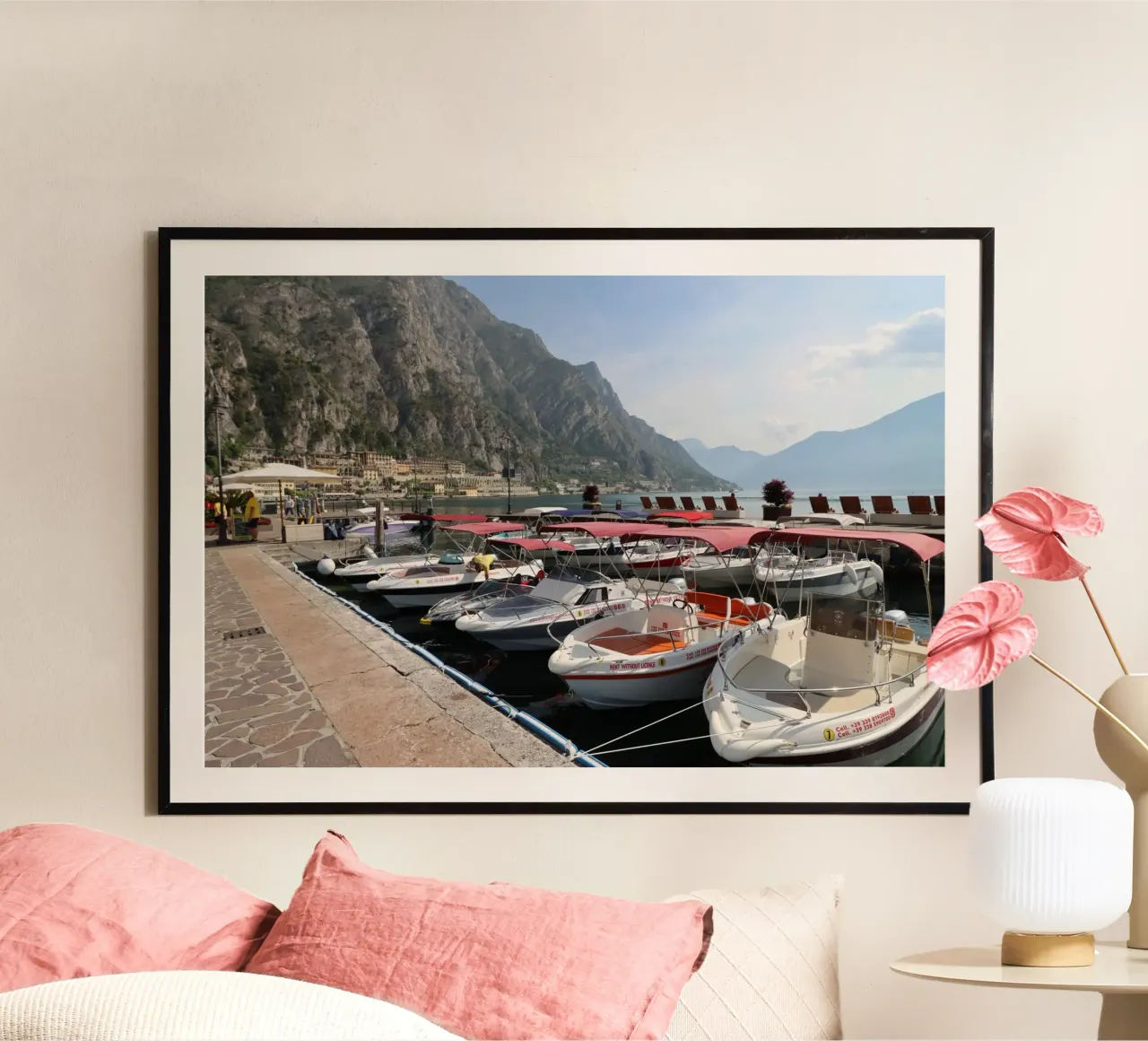 Il porto di Limone sul lago di Garda poster con telaio in alluminio da Alexandra Joseph Fotomomente
