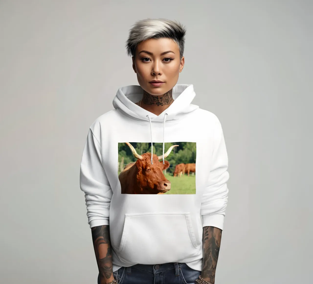 Modello di punta animale felpa con cappuccio da Alexandra Joseph Fotomomente
