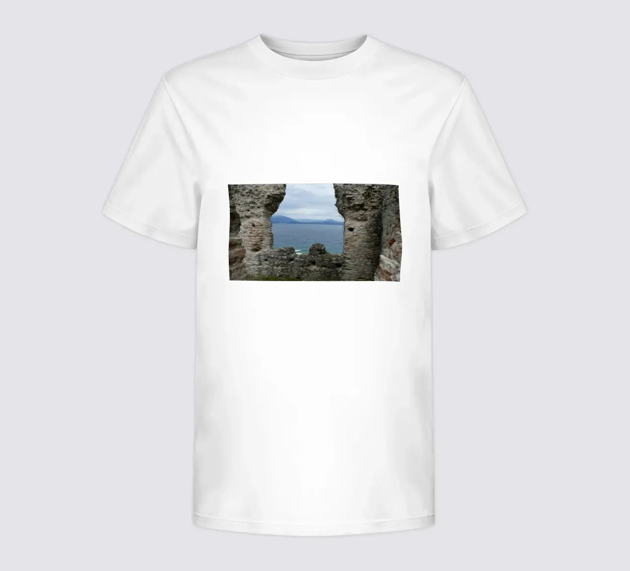 Sirmione sul Lago di Garda t-shirt bambini da Alexandra Joseph Fotomomente