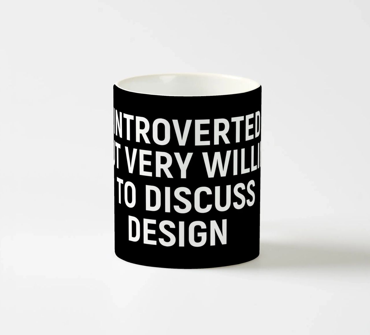 Introverted but very willing to discuss design tazza in ceramica da happieeagle