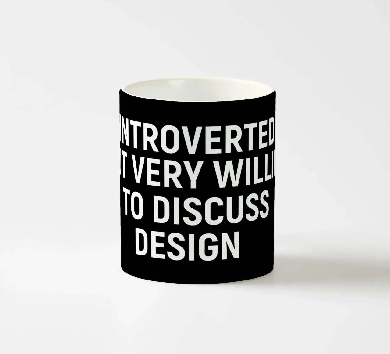 Introverted but very willing to discuss design mug en céramique de happieeagle