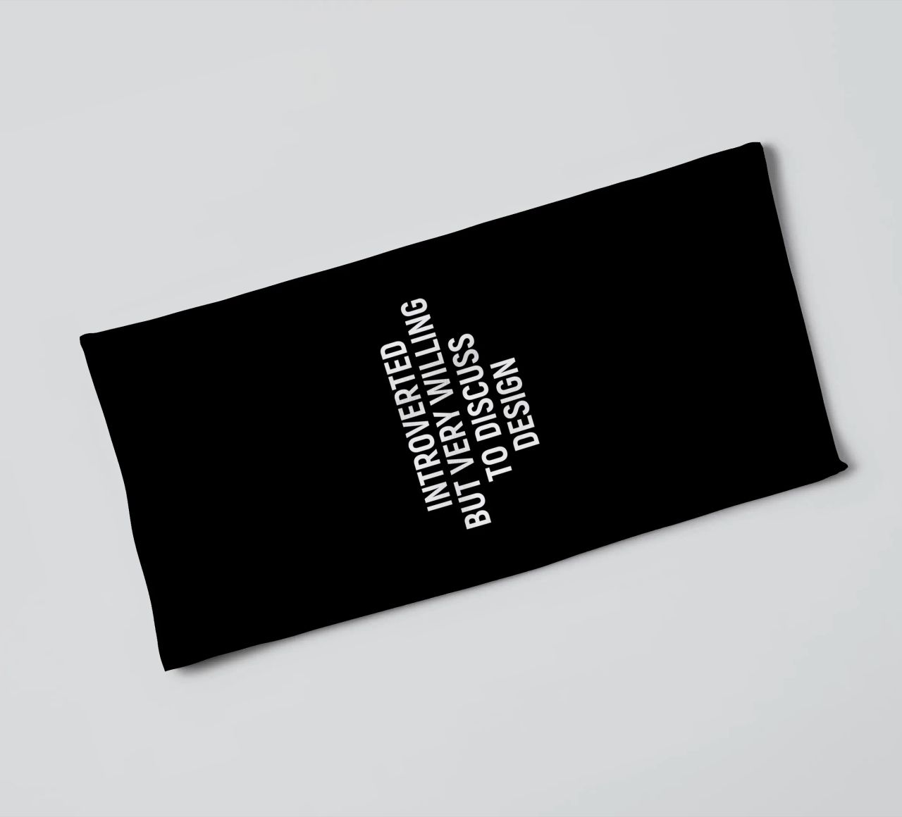 Introverted but very willing to discuss design asciugamano da bagno da happieeagle