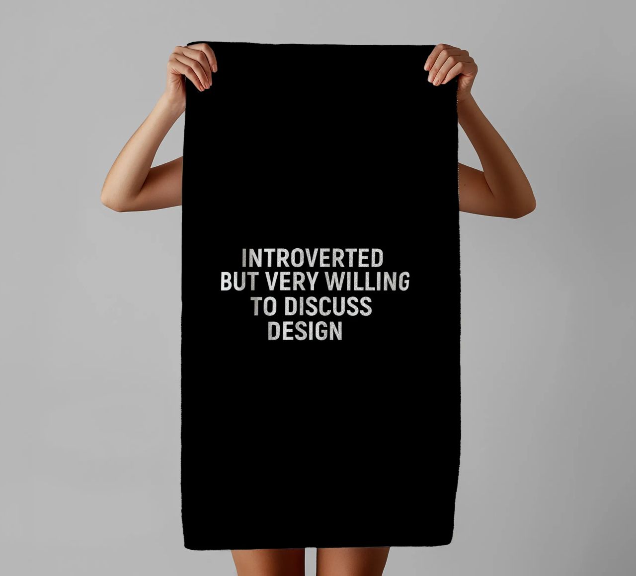 Introverted but very willing to discuss design asciugamano da bagno da happieeagle