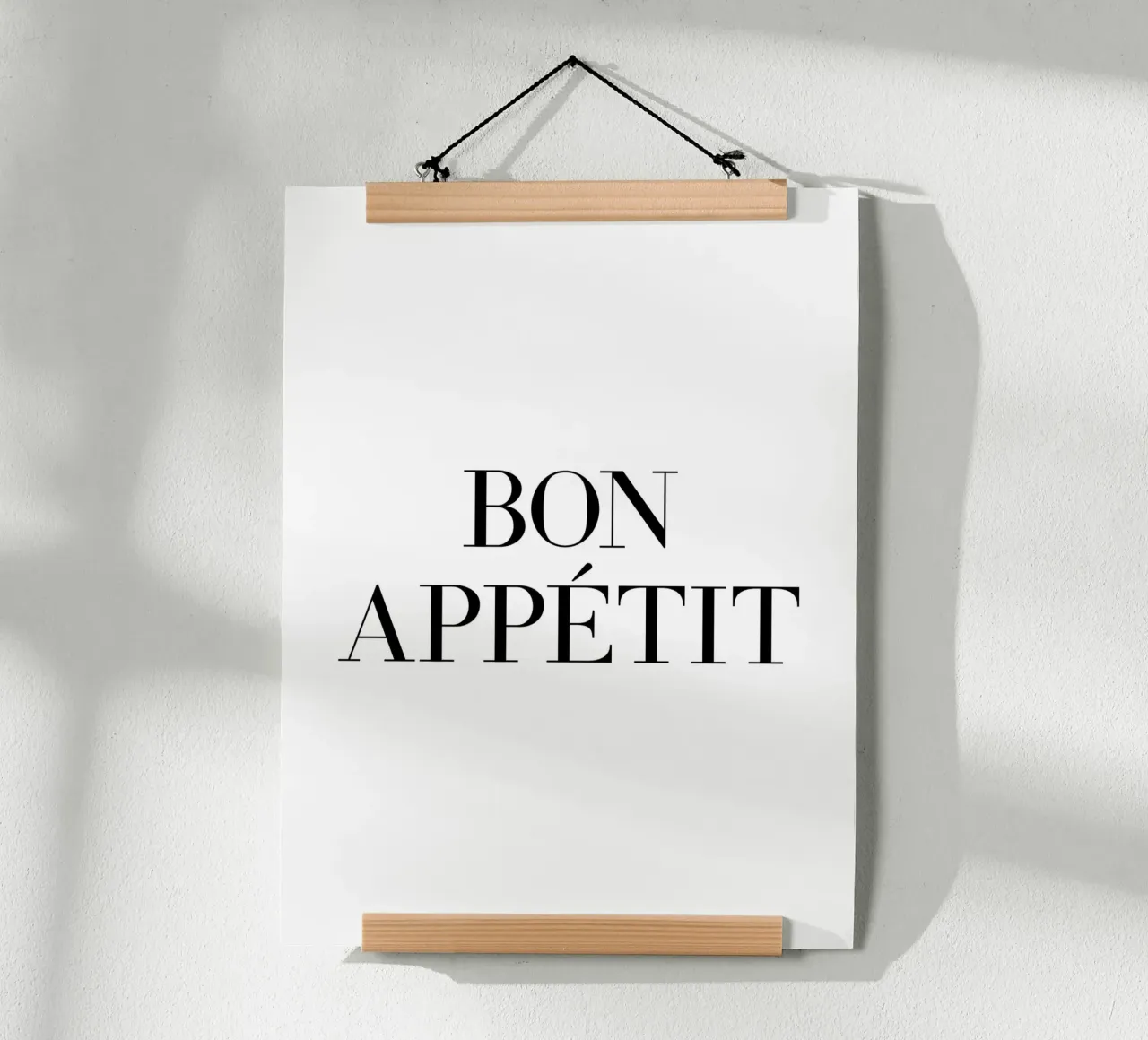 Citazione di Bon appetit poster con telaio in legno da Paigaam Studio