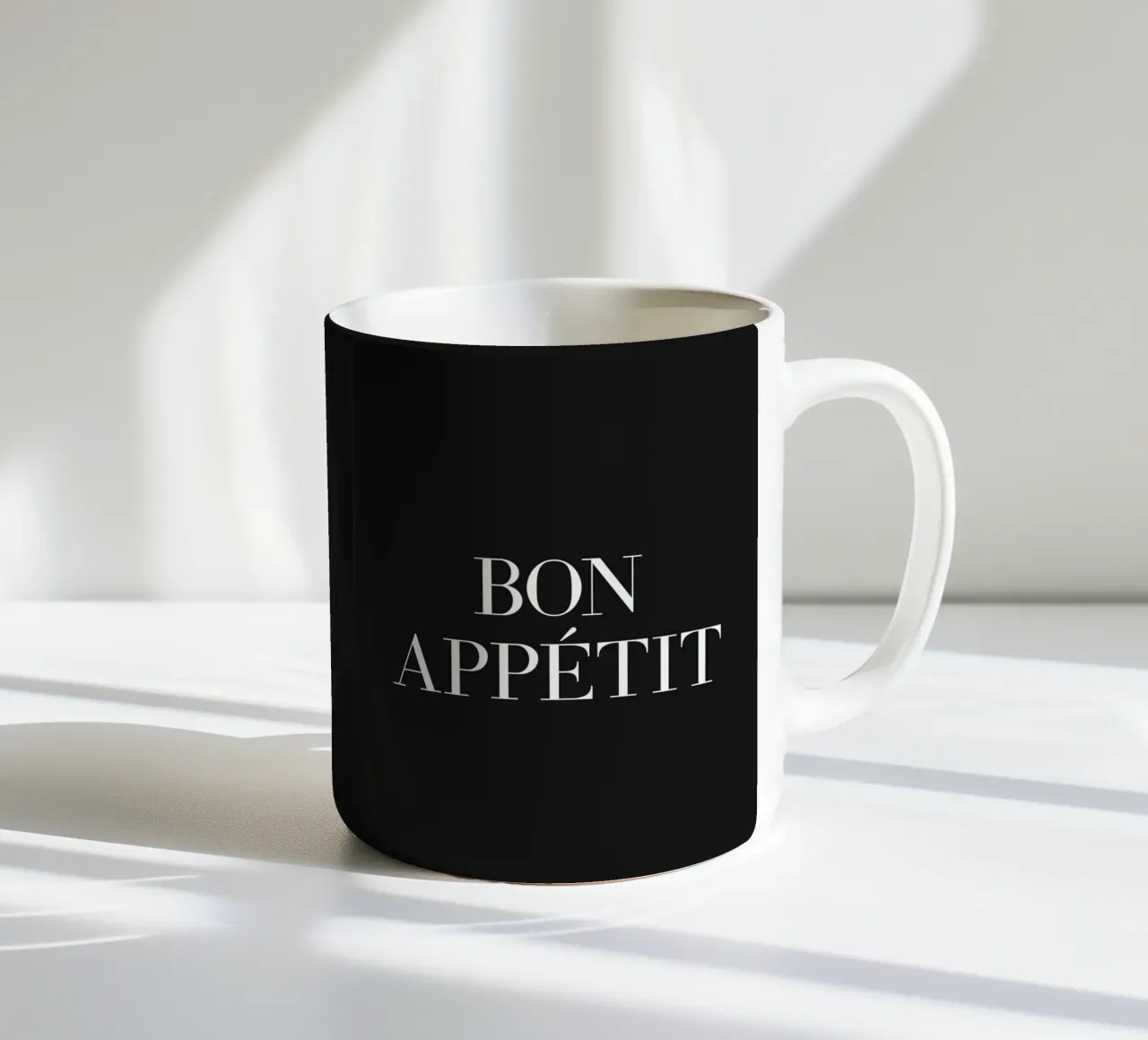 Citazione di Bon appetit tazza in ceramica da Paigaam Studio