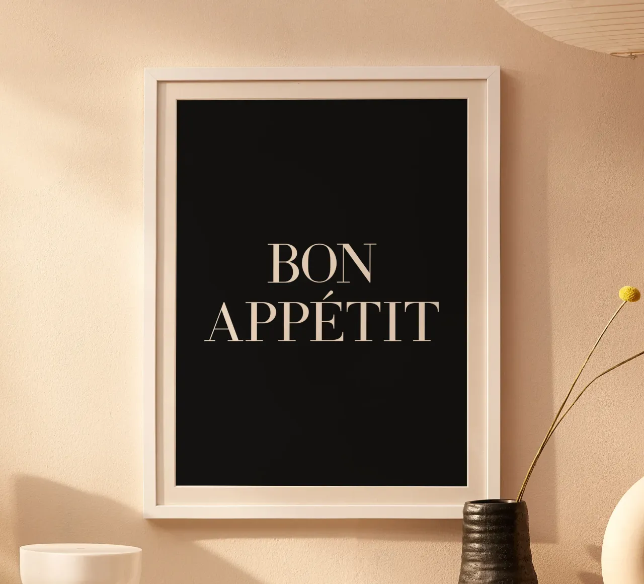 Citazione di Bon appetit poster con telaio in legno da Paigaam Studio