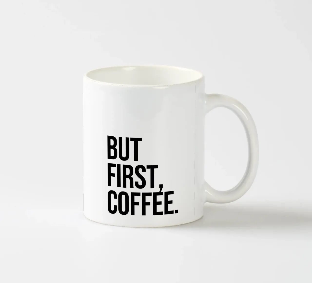 Ma prima il caffè (tono bianco e nero) tazza in ceramica da Paigaam Studio