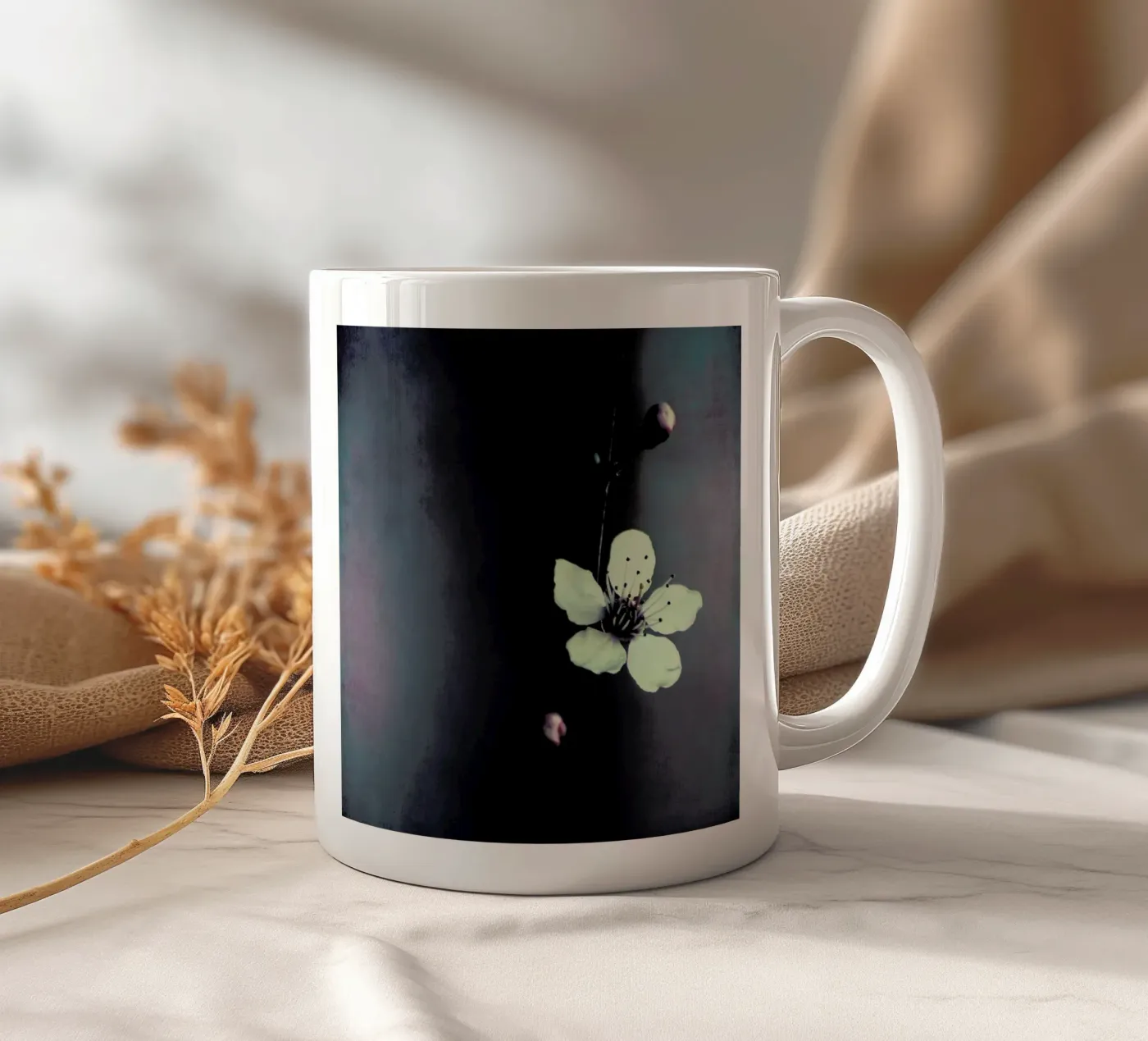 Solitaire ceramic mug by Ingrid Beddoes