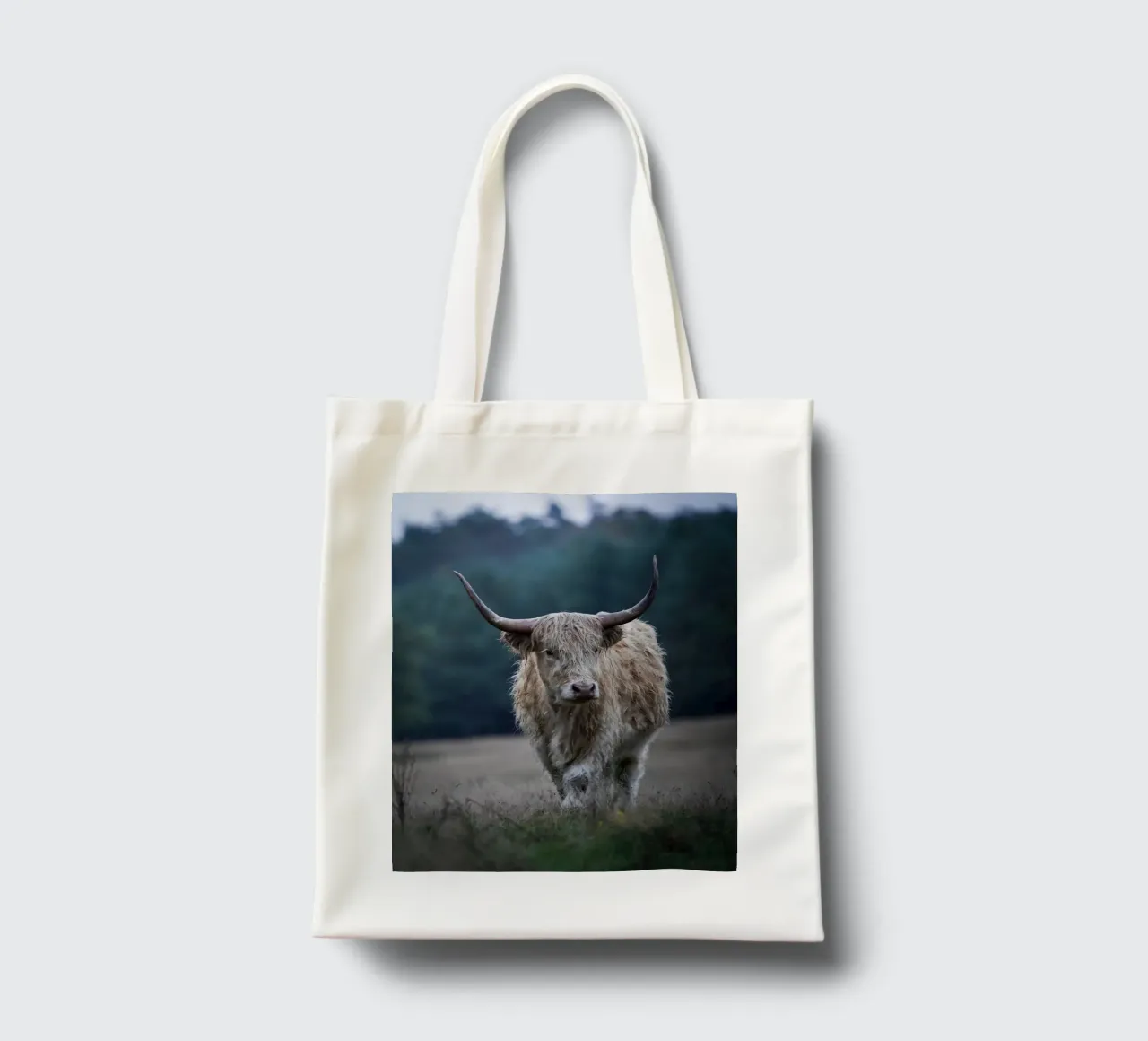 Mucca delle Highlands a passeggio borsa in juta da Tom's Wildlife