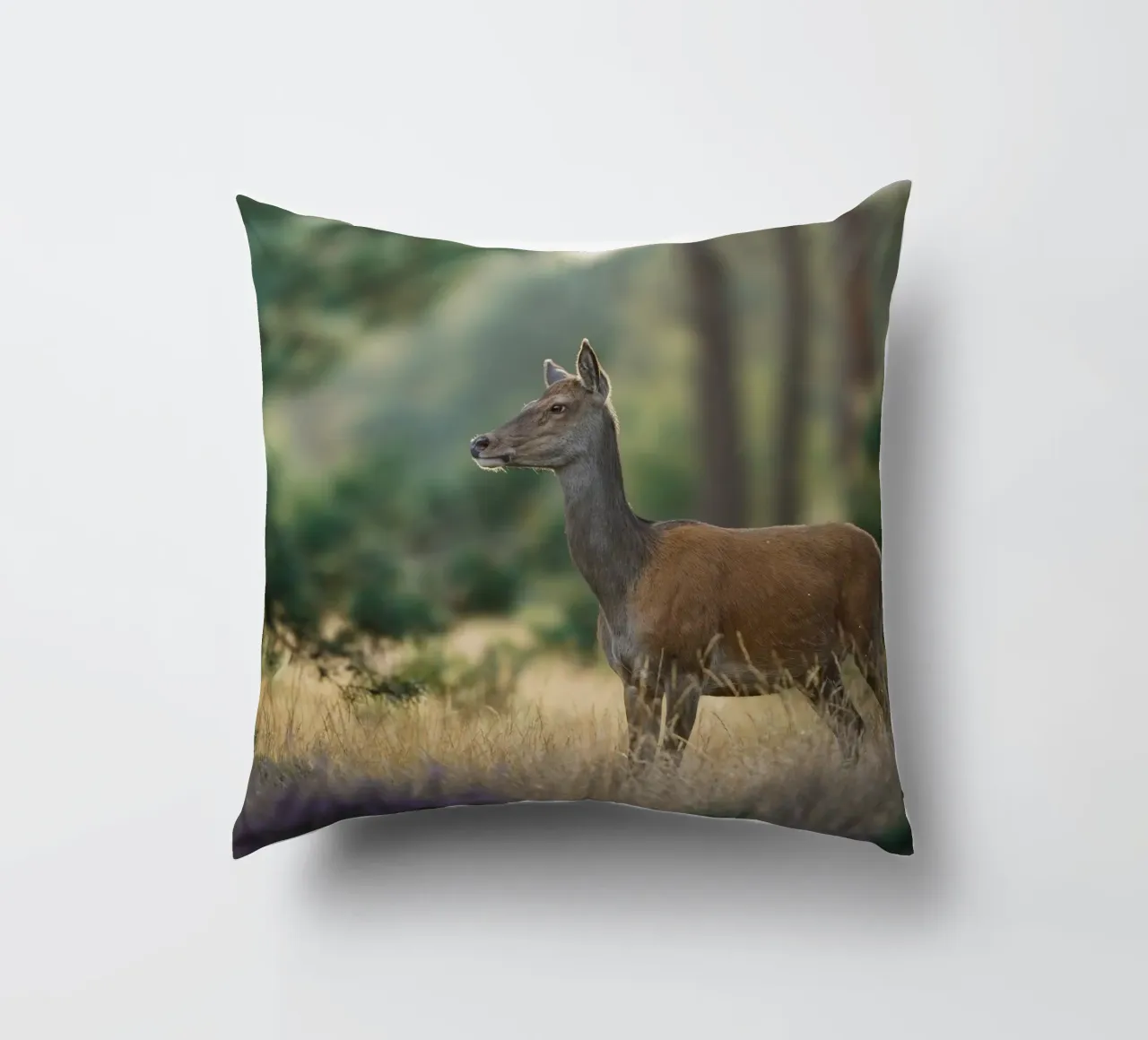 Femmina di cervo rosso cuscino da Tom's Wildlife