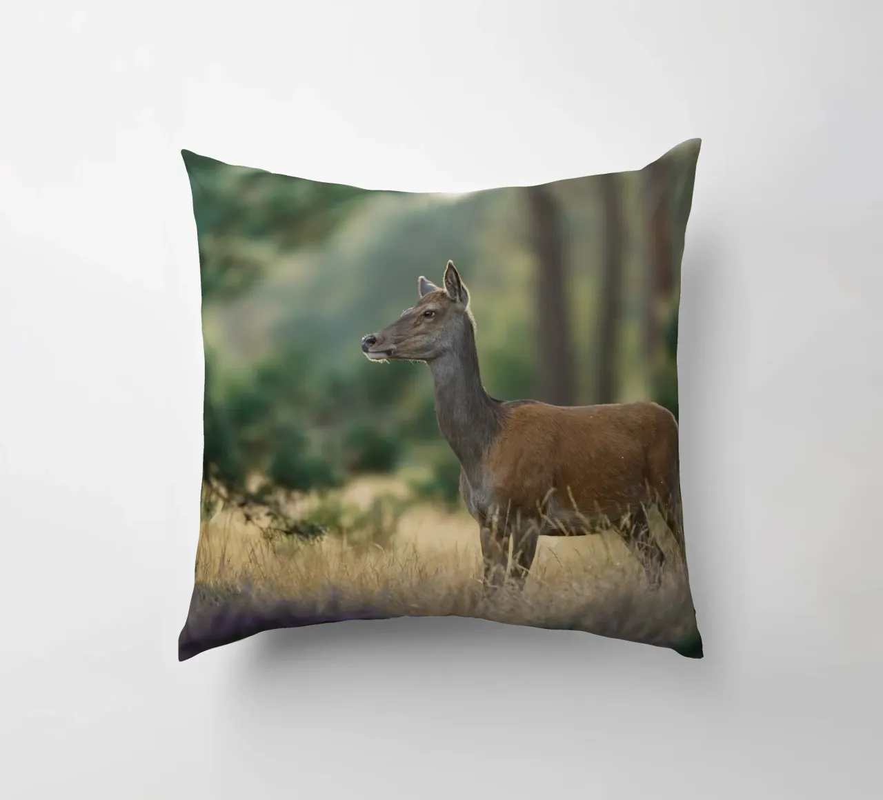 Femmina di cervo rosso cuscino da Tom's Wildlife