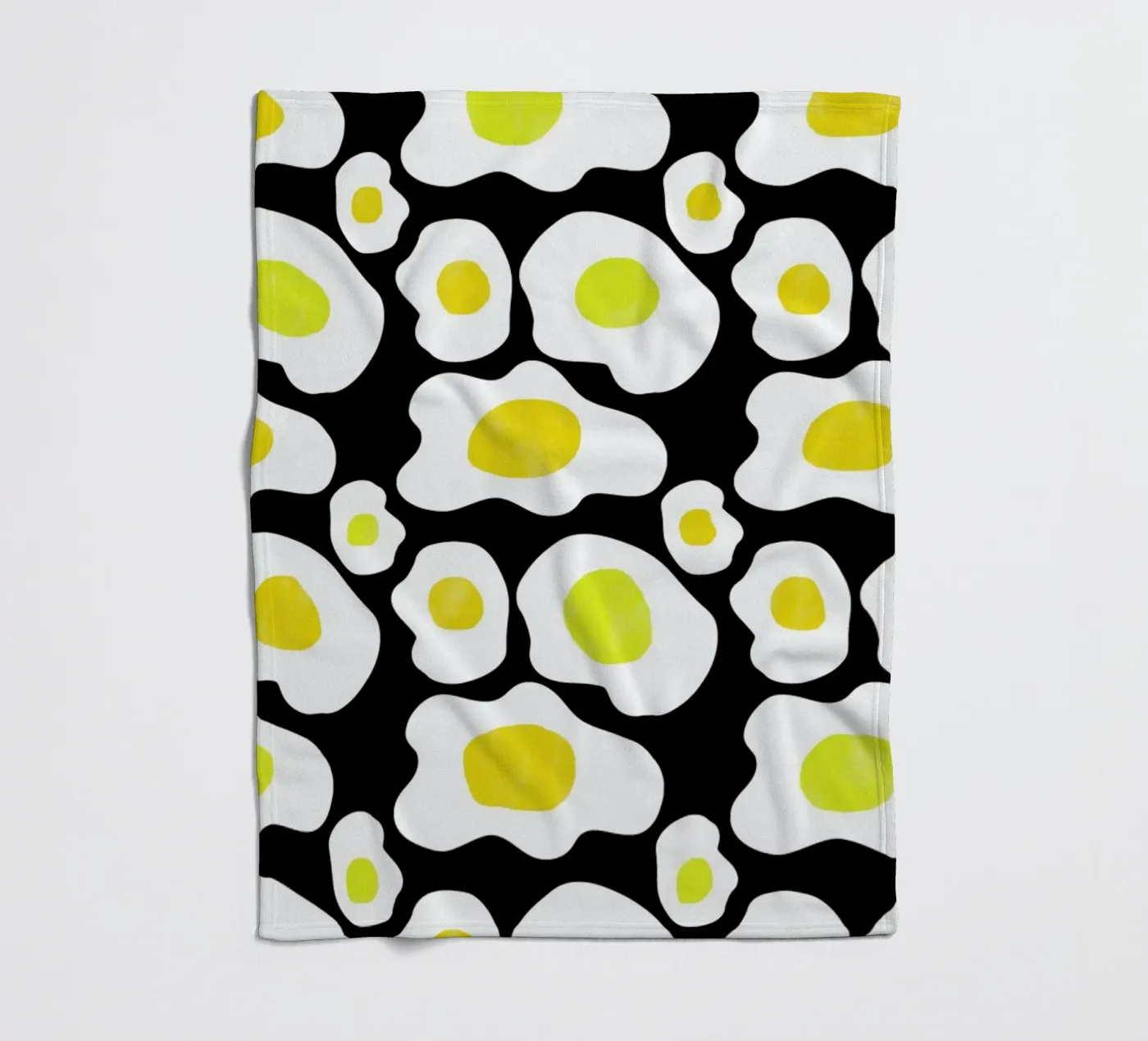 Fried Eggs Fleecedecke von Vasare Nar