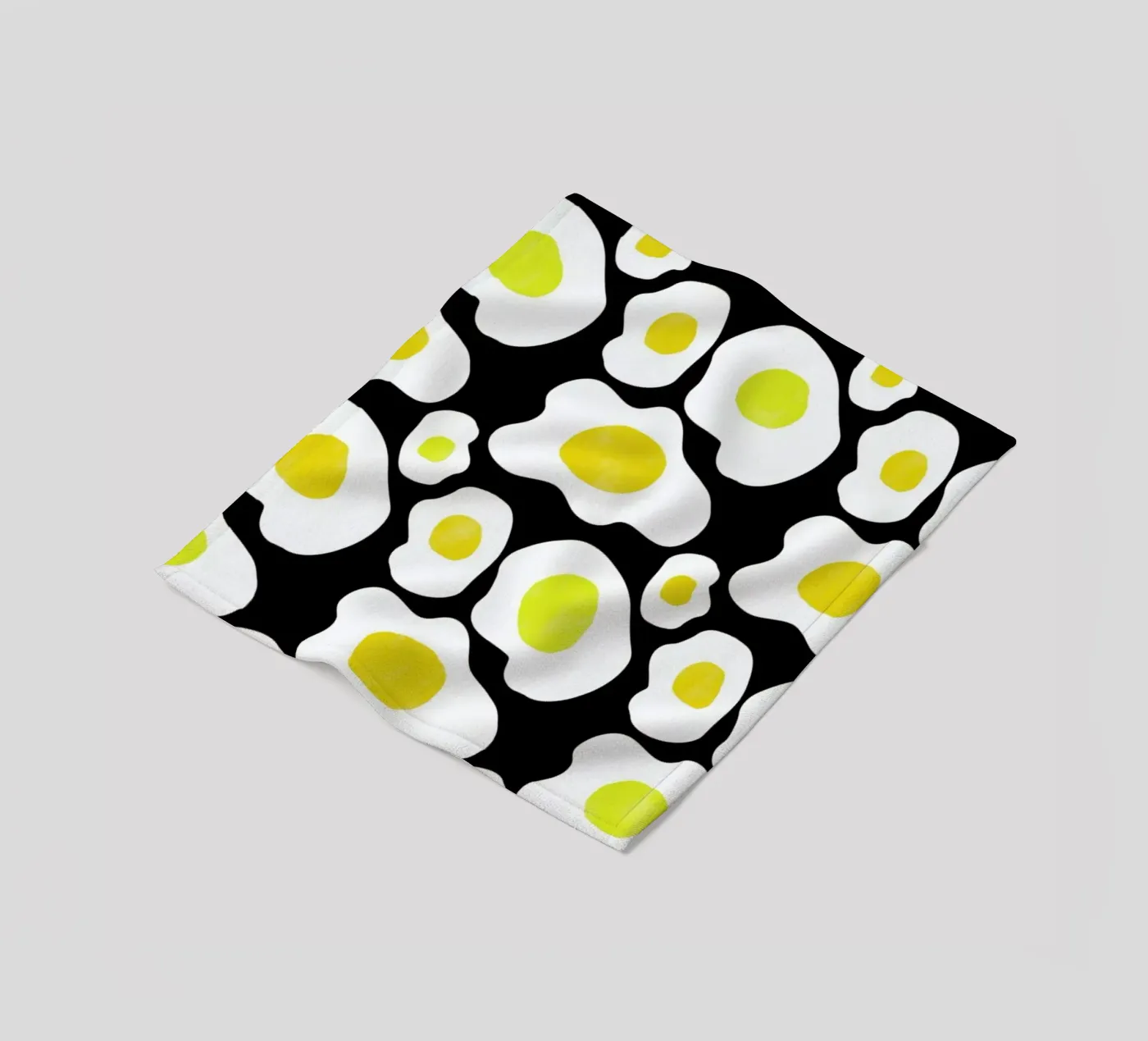 Fried Eggs Fleecedecke von Vasare Nar