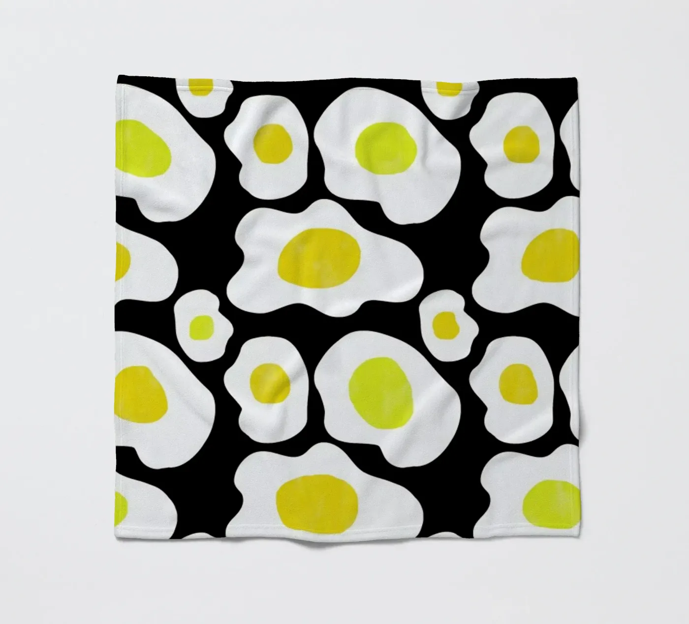 Fried Eggs Fleecedecke von Vasare Nar